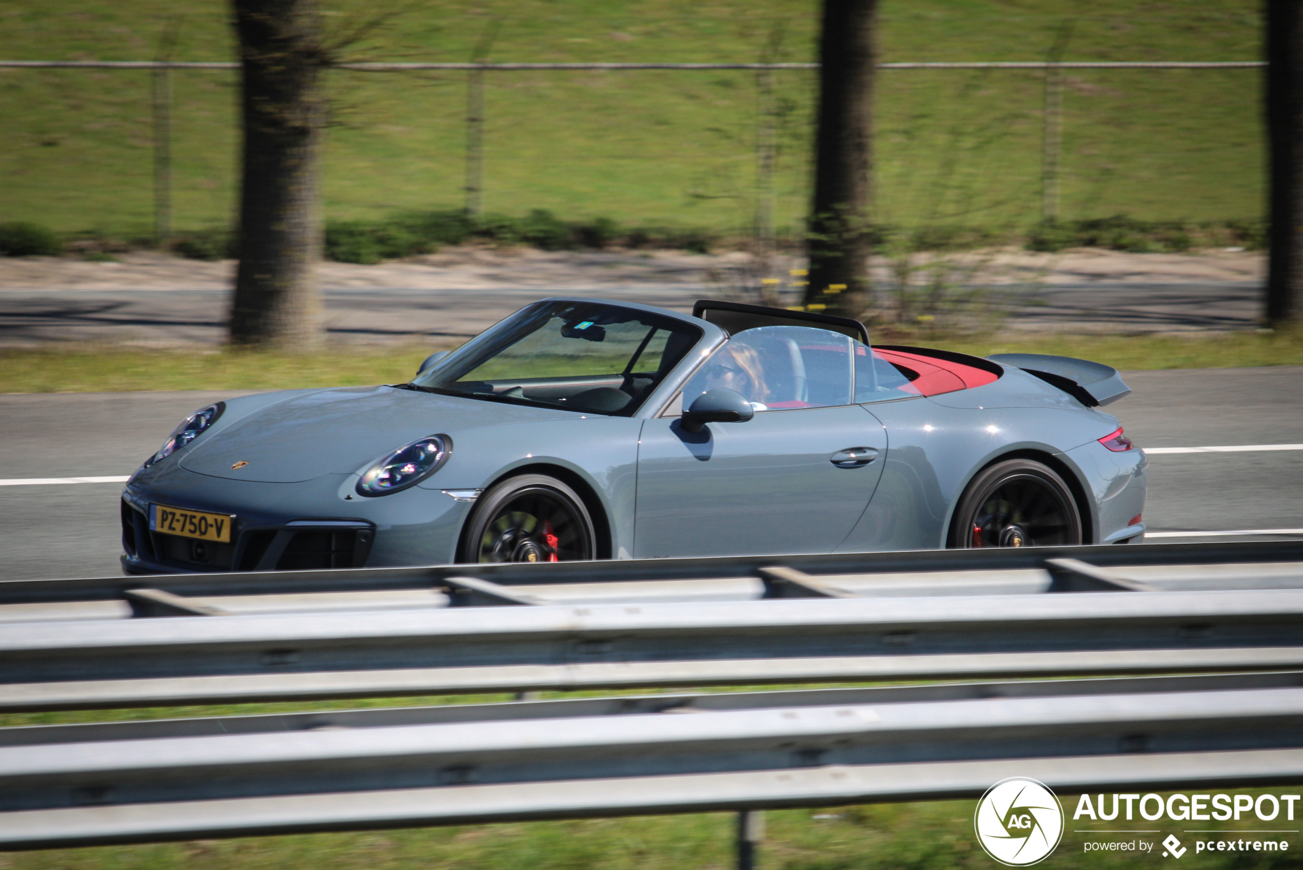 Porsche 991 Carrera 4 GTS Cabriolet MkII