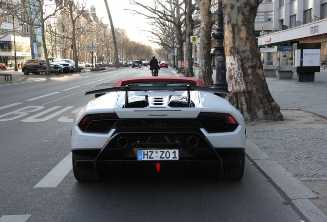 Lamborghini Huracán LP640-4 Performante Spyder