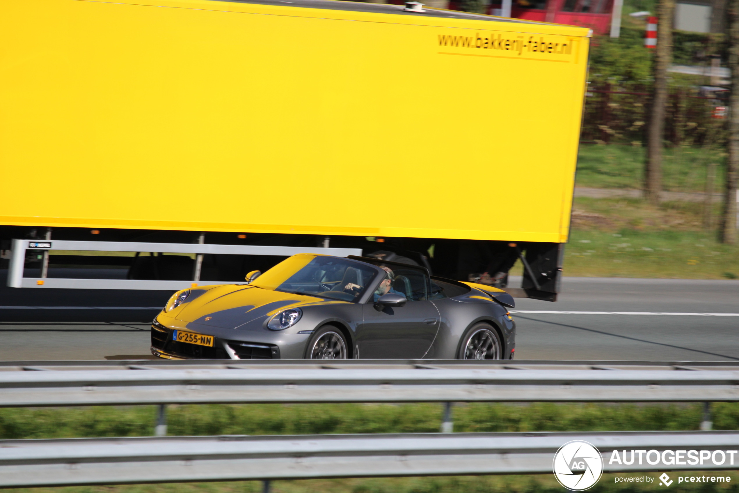 Porsche 992 Carrera 4S Cabriolet