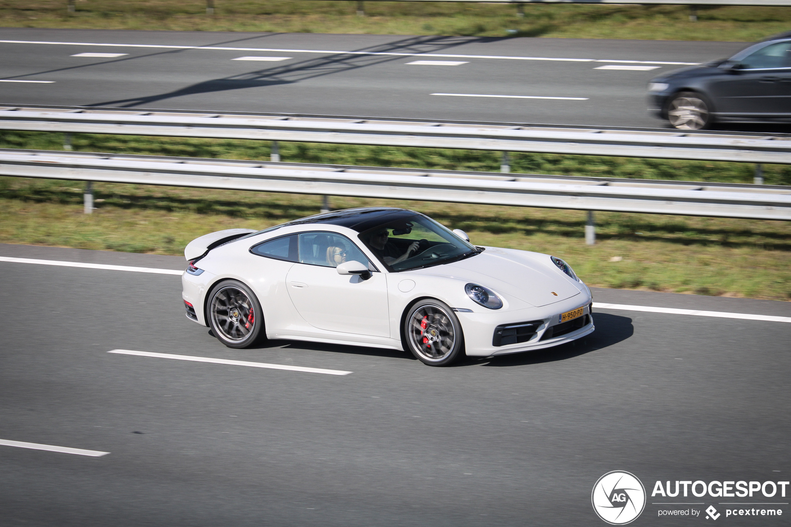 Porsche 992 Carrera 4S