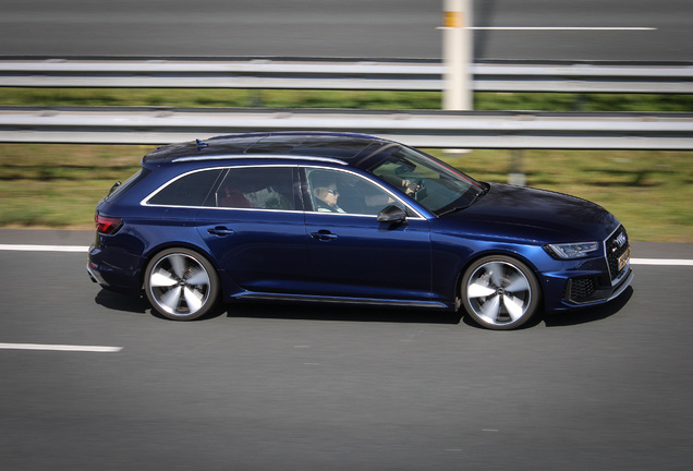 Audi RS4 Avant B9