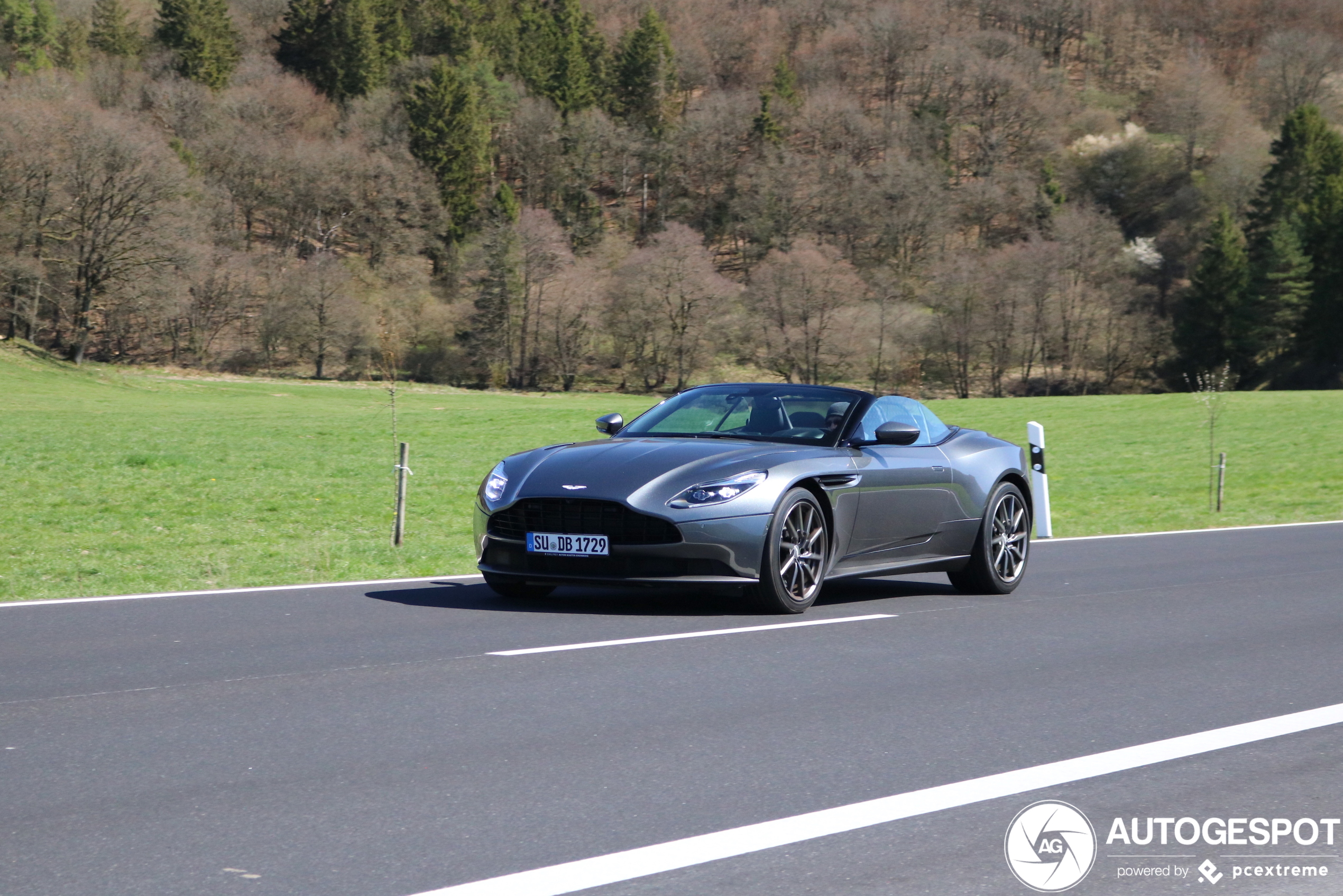 Aston Martin DB11 V8 Volante