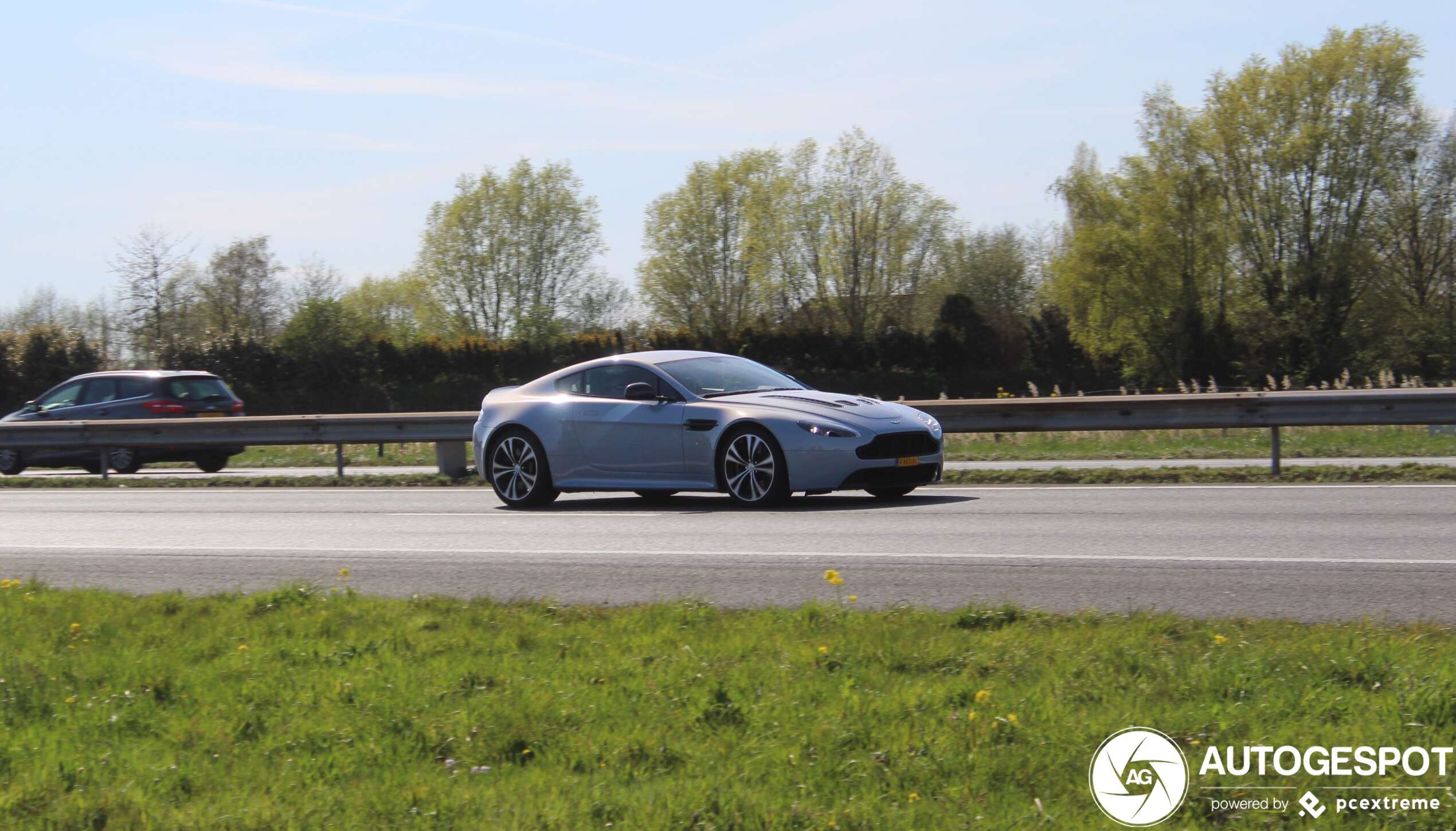 Aston Martin V12 Vantage S