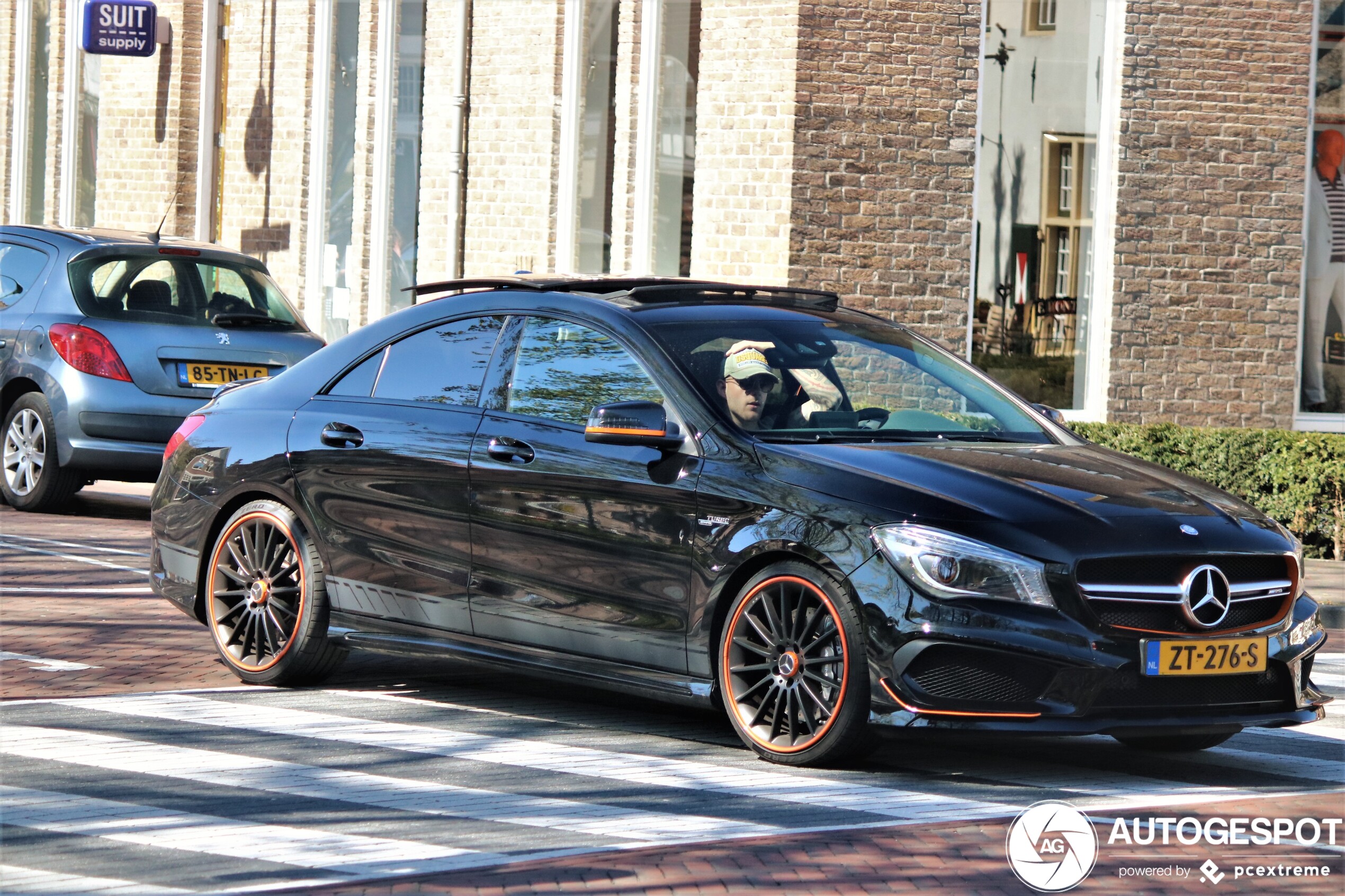 Mercedes-Benz CLA 45 AMG OrangeArt Edition C117