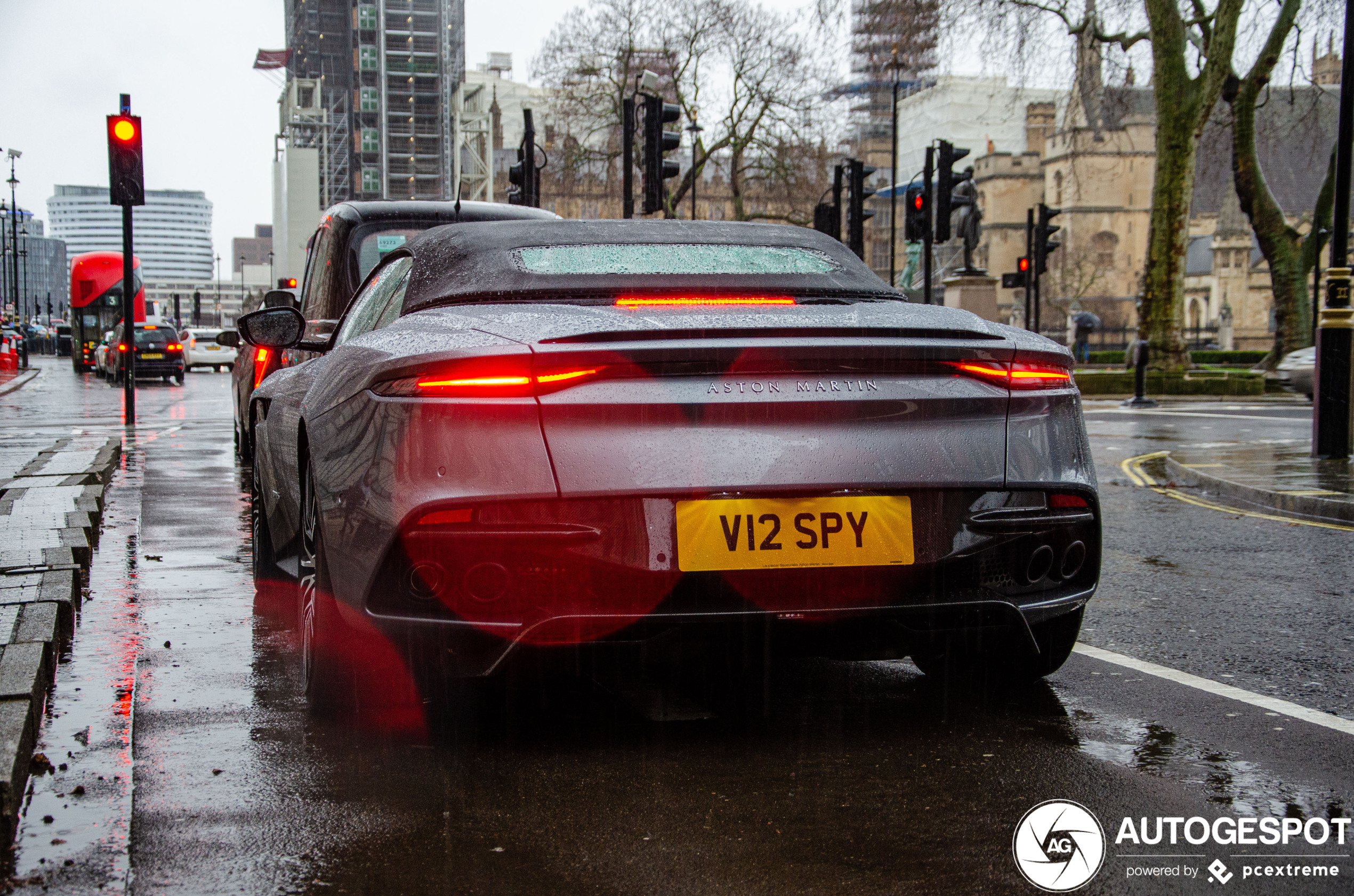 Aston Martin DBS Superleggera Volante