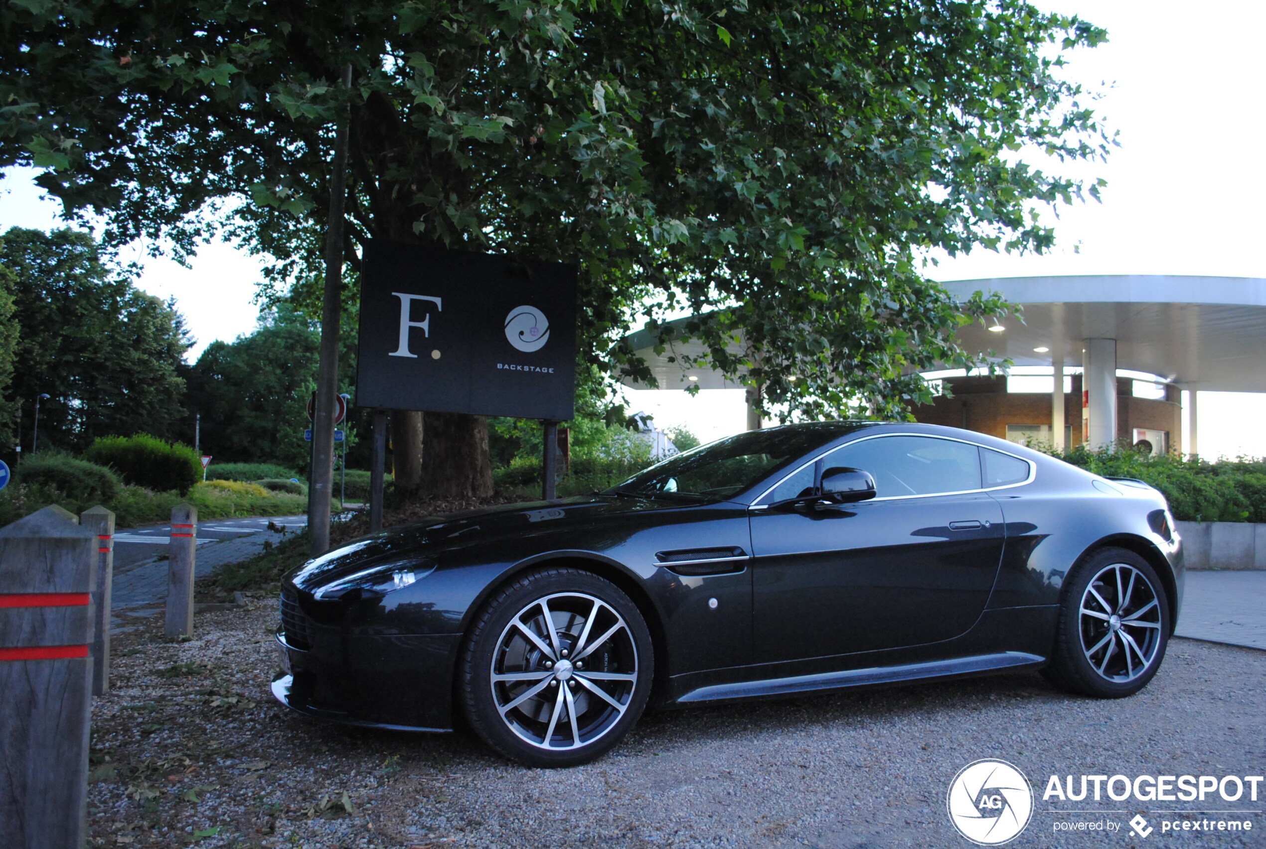 Aston Martin V8 Vantage S