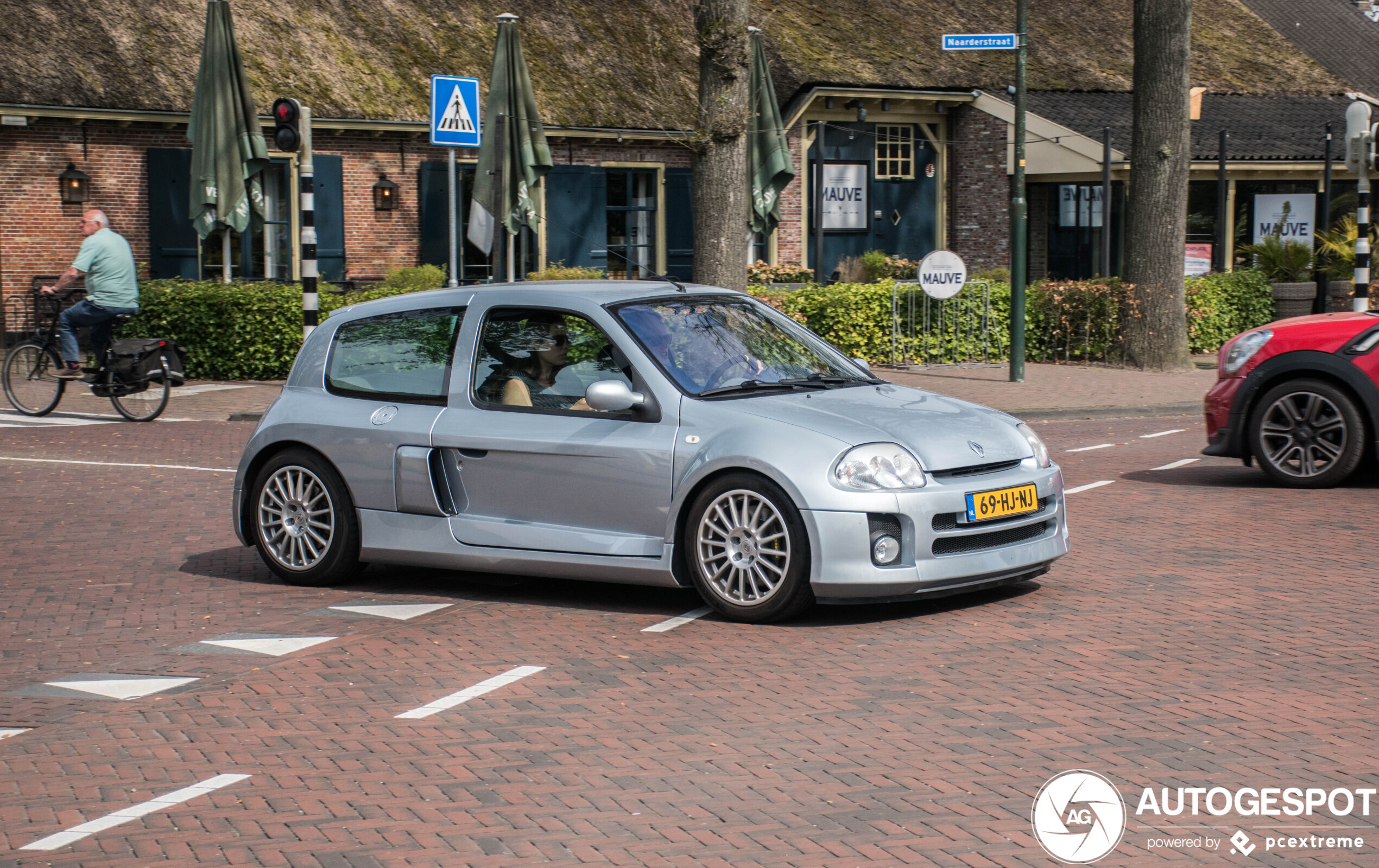 Renault Clio V6