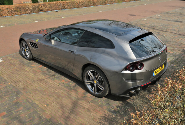 Ferrari GTC4Lusso