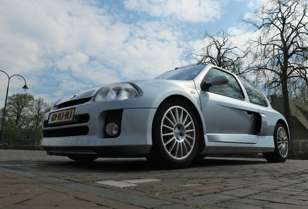 Renault Clio V6