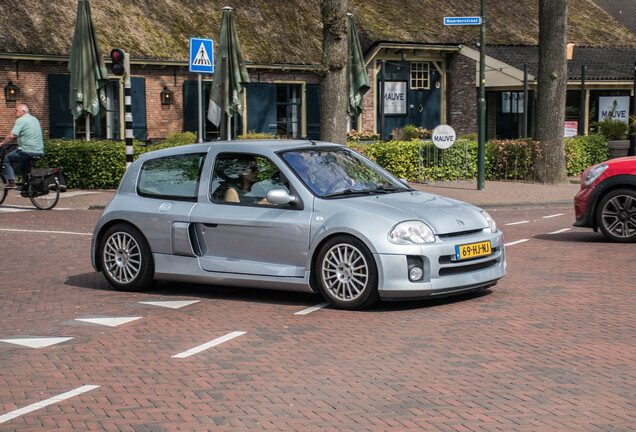 Renault Clio V6