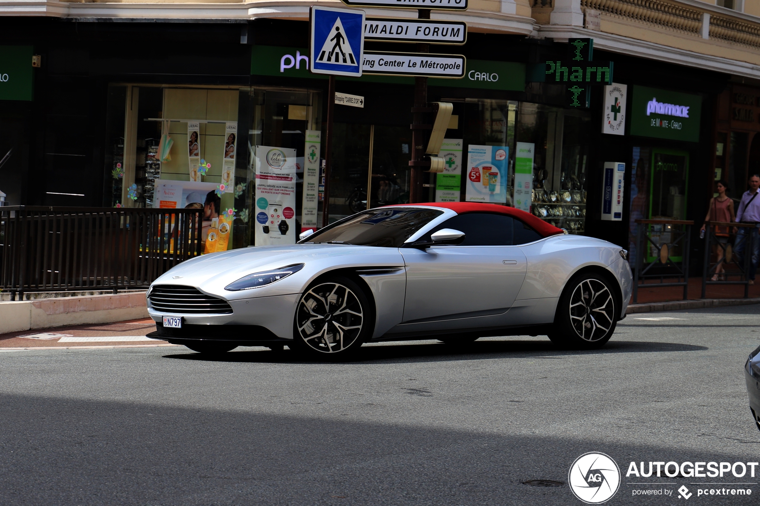 Aston Martin DB11 V8 Volante