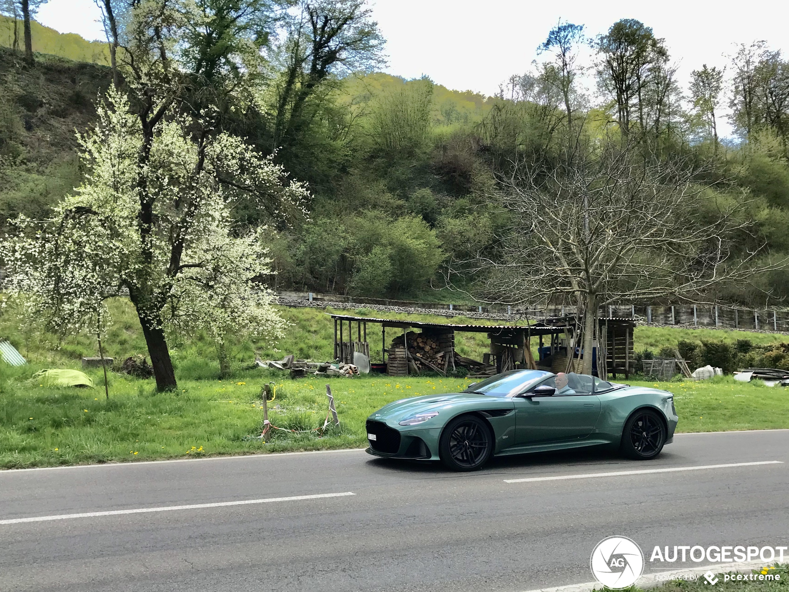 Aston Martin DBS Superleggera Volante