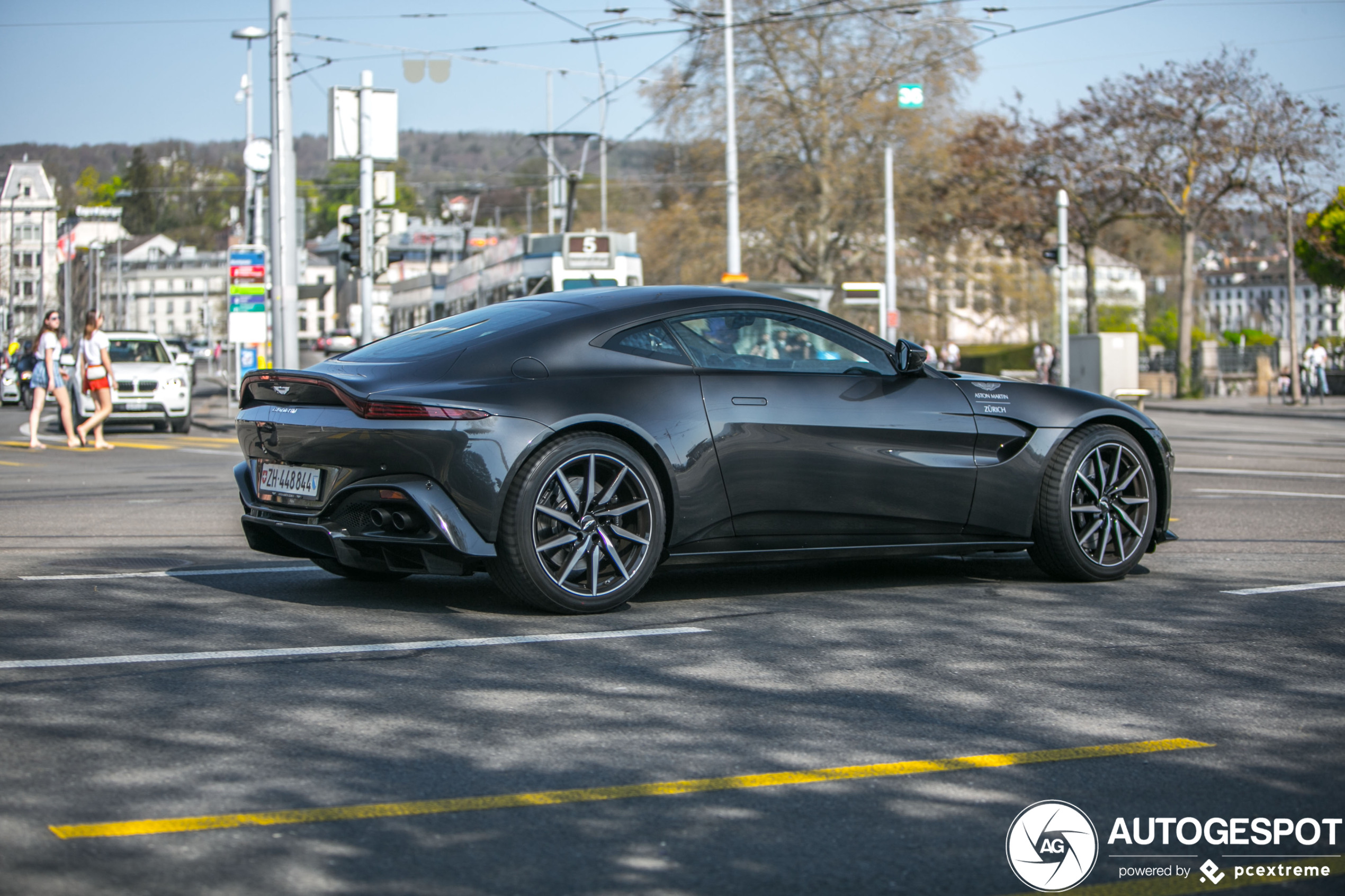 Aston Martin V8 Vantage 2018