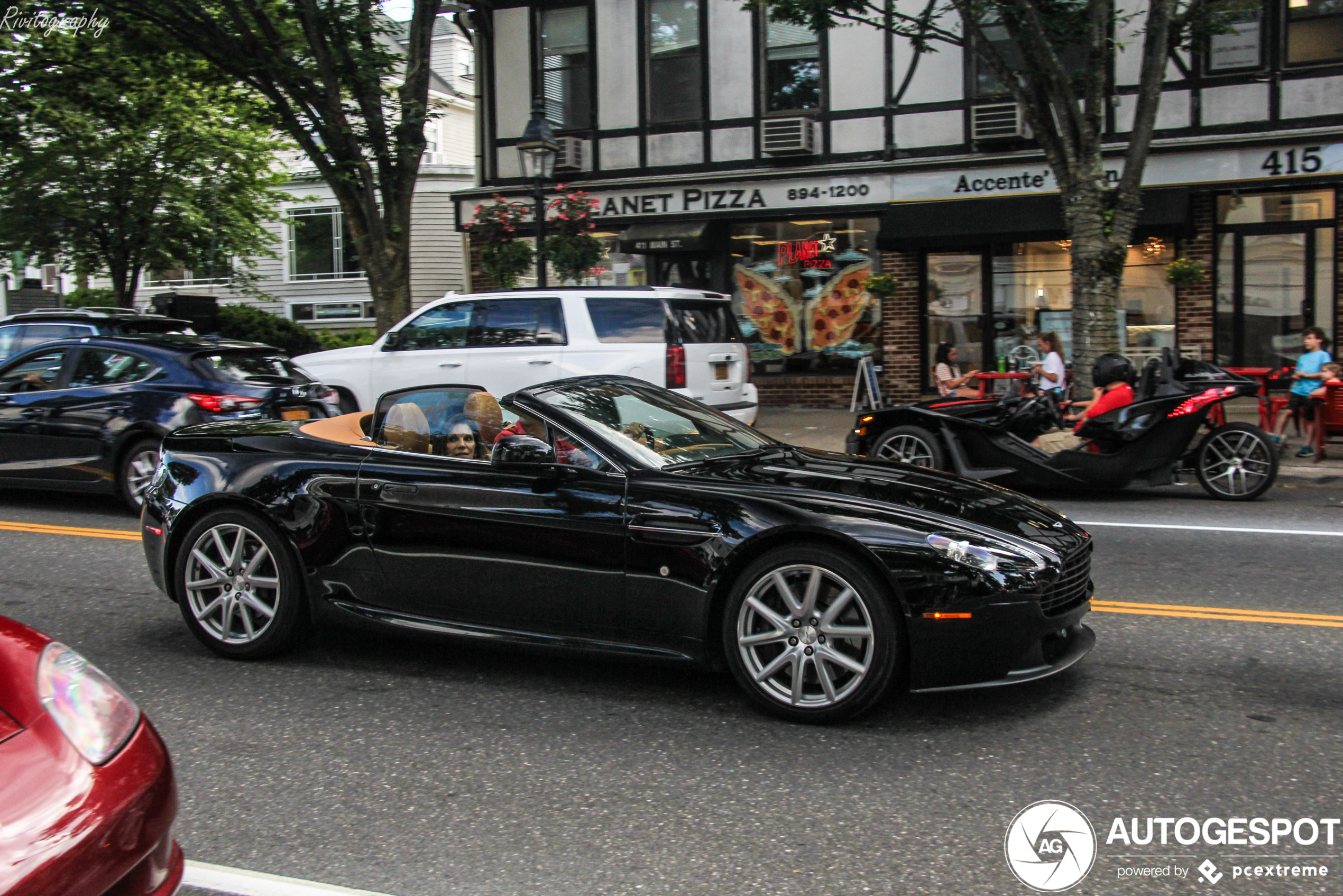 Aston Martin V8 Vantage Roadster 2012