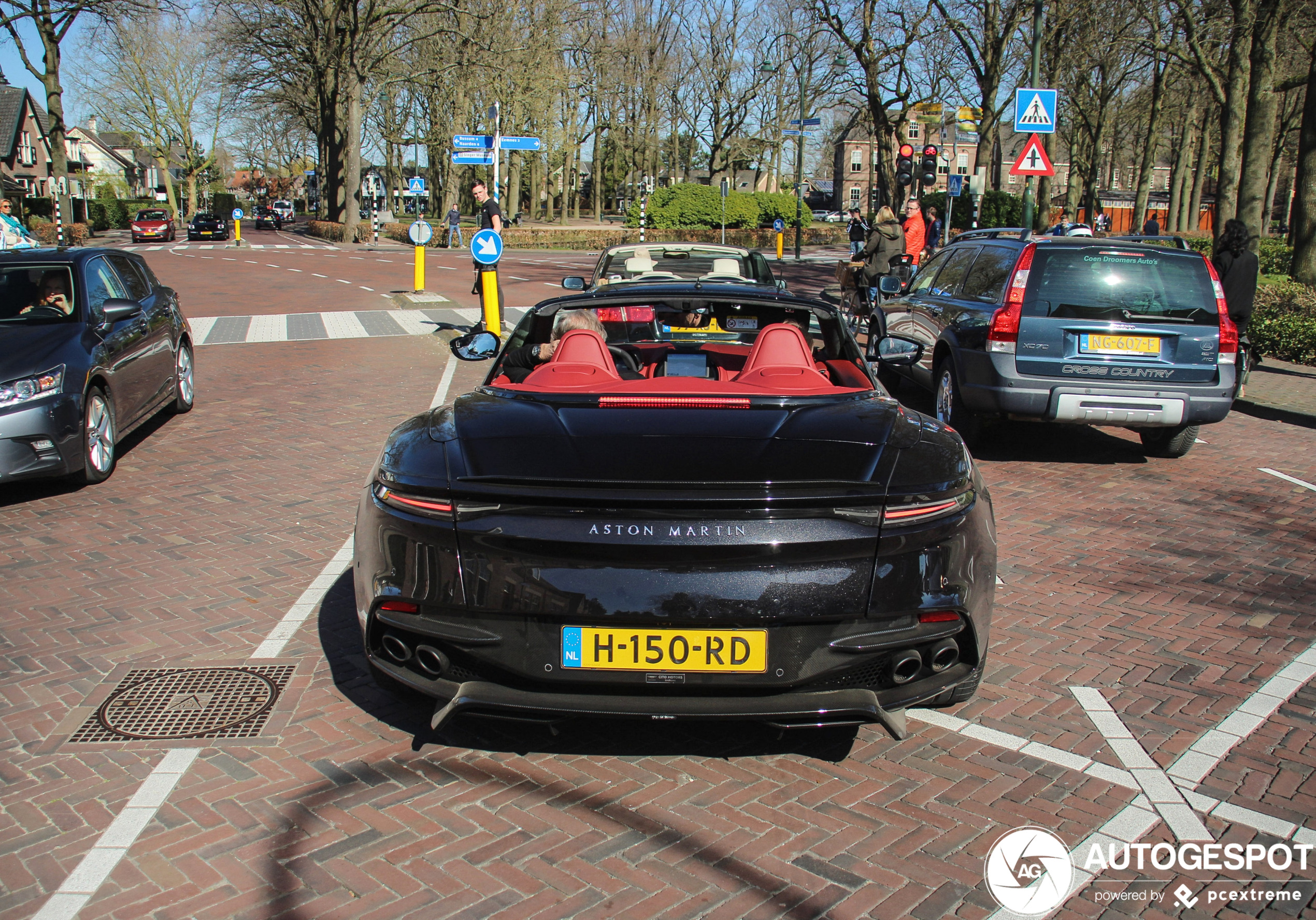 Aston Martin DBS Superleggera Volante