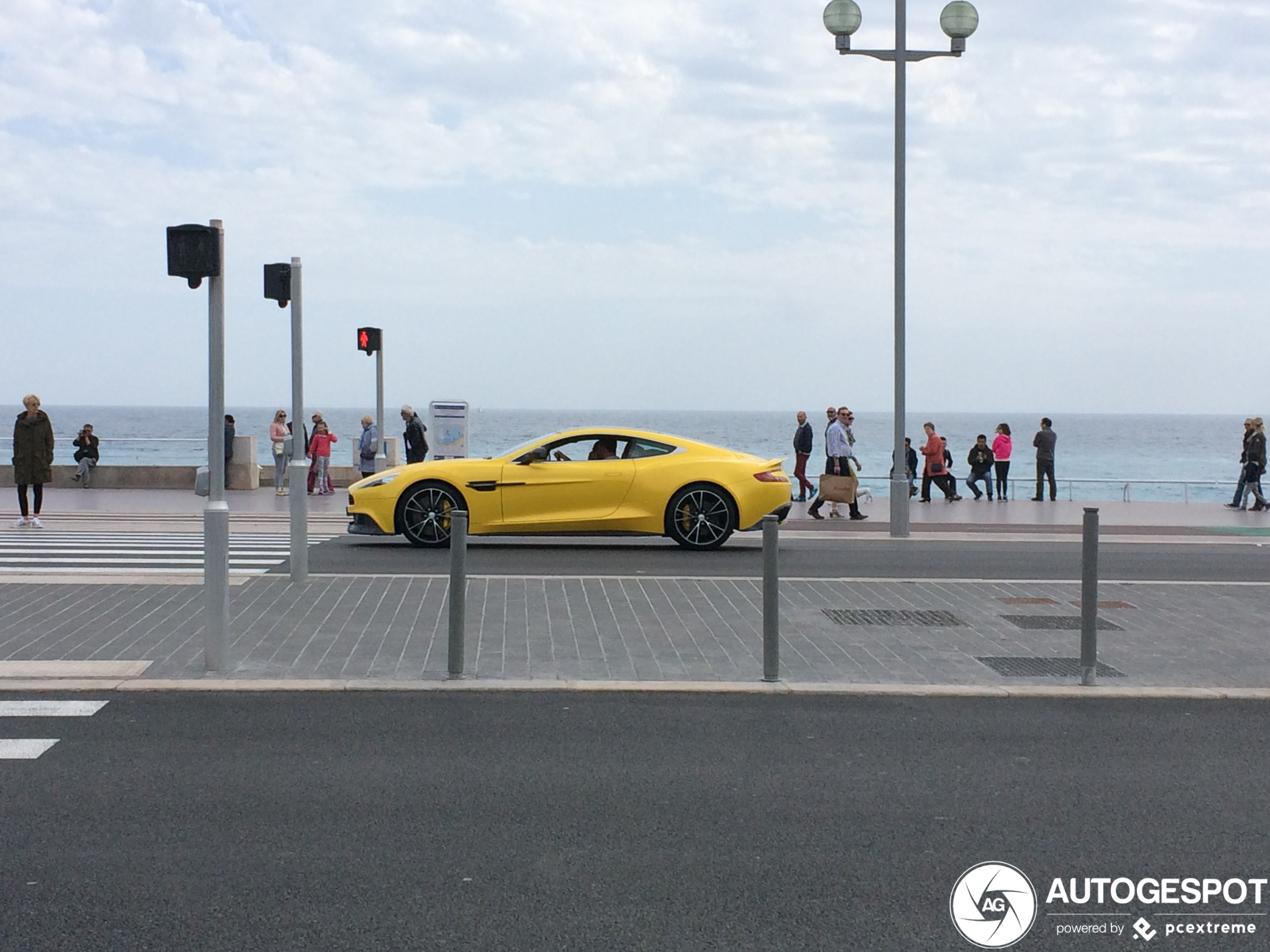 Aston Martin Vanquish 2013