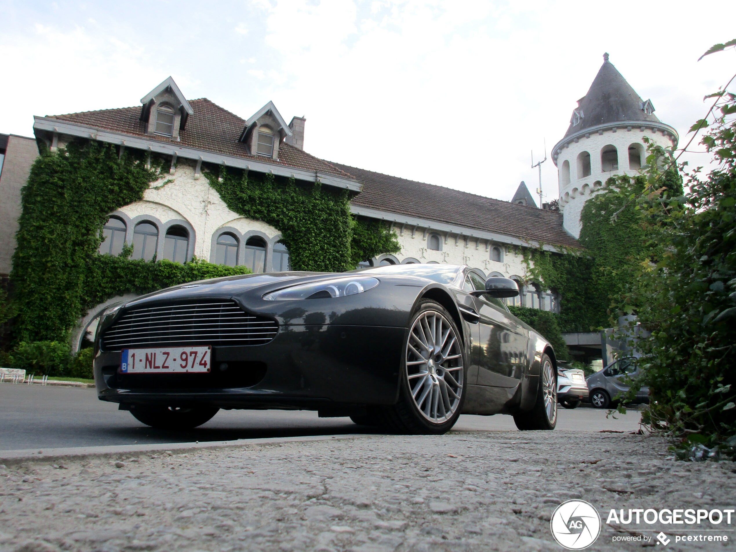 Aston Martin V8 Vantage