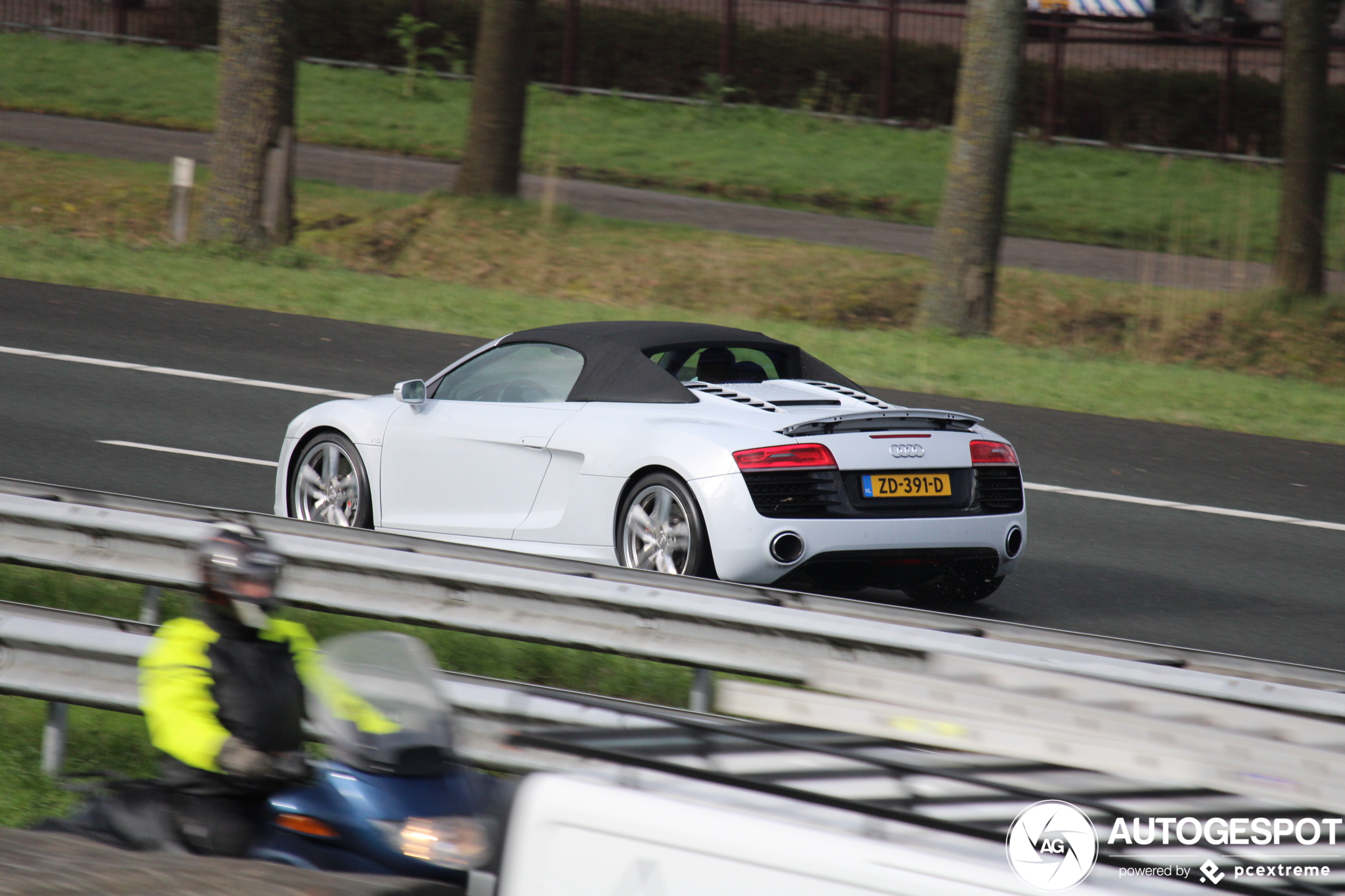 Audi R8 V10 Spyder 2013