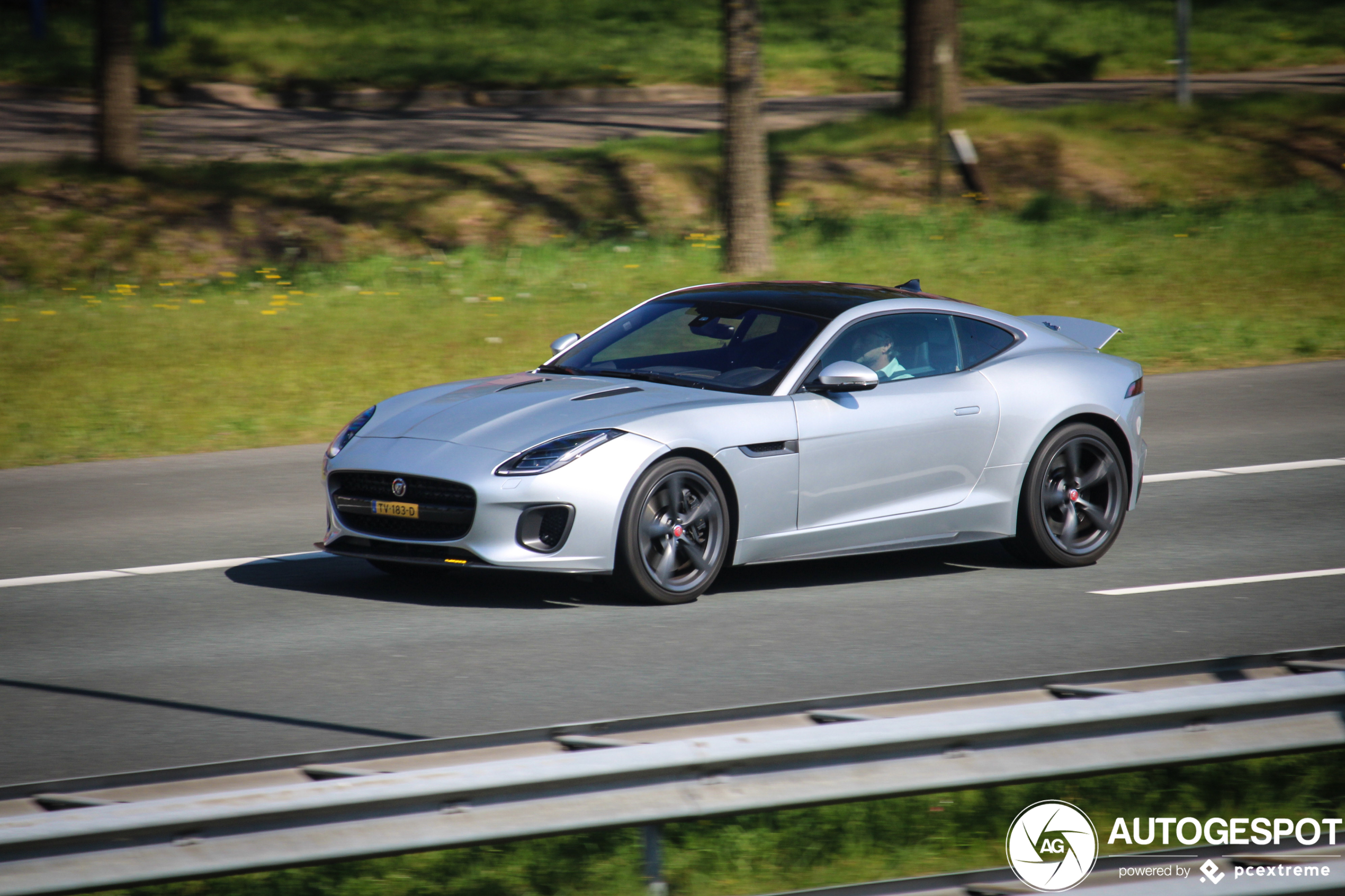 Jaguar F-TYPE 400 Sport Coupé