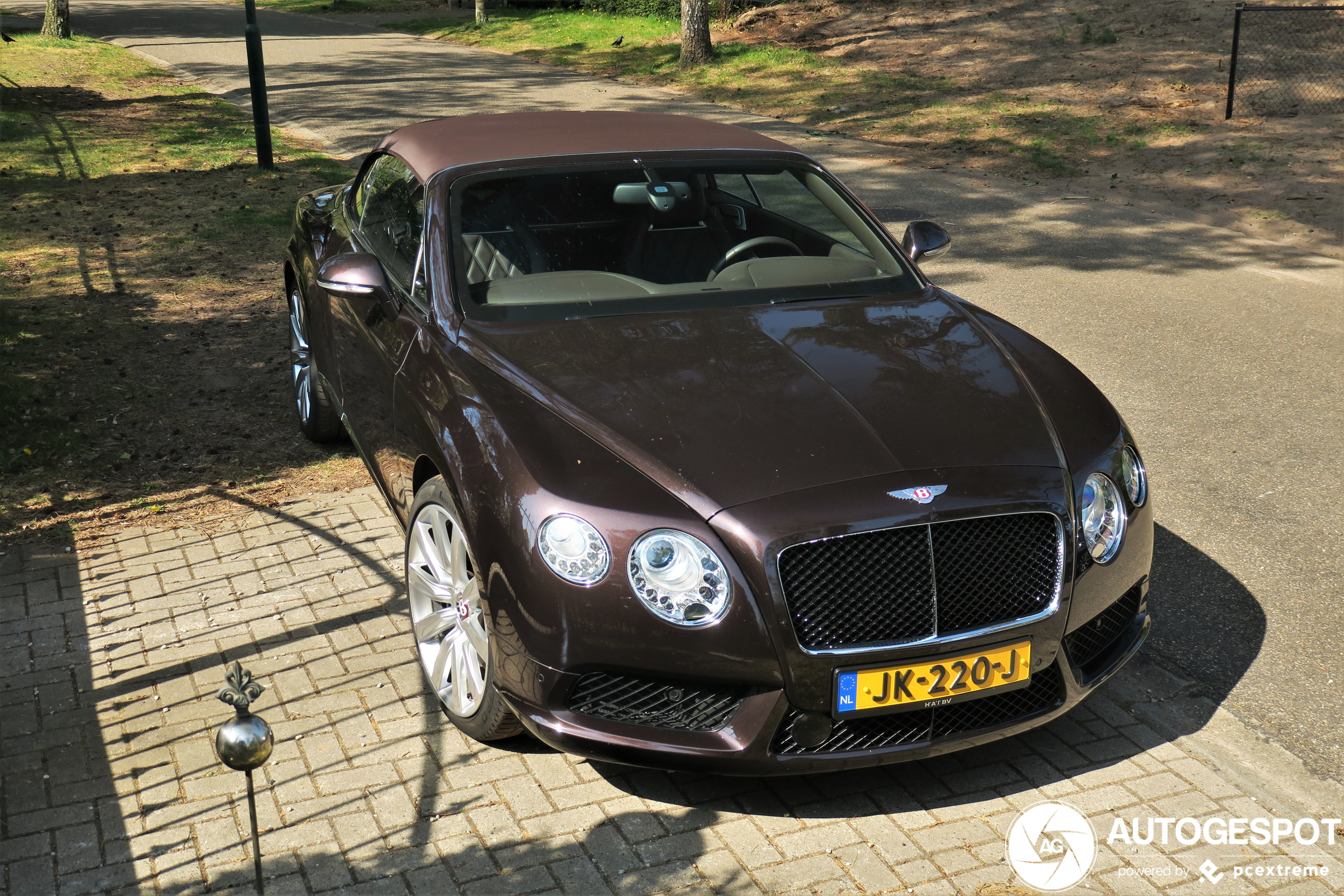 Bentley Continental GTC V8