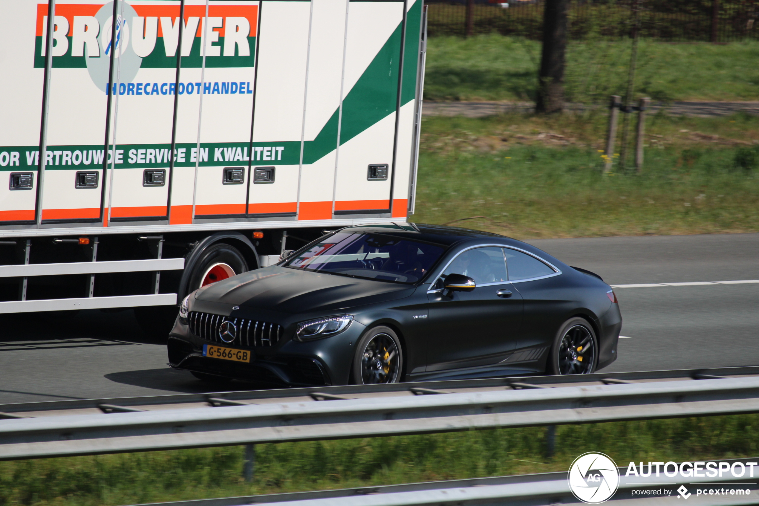 Mercedes-AMG S 63 Coupé C217 2018 Yellow Night Edition