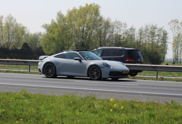 Porsche 992 Carrera 4S