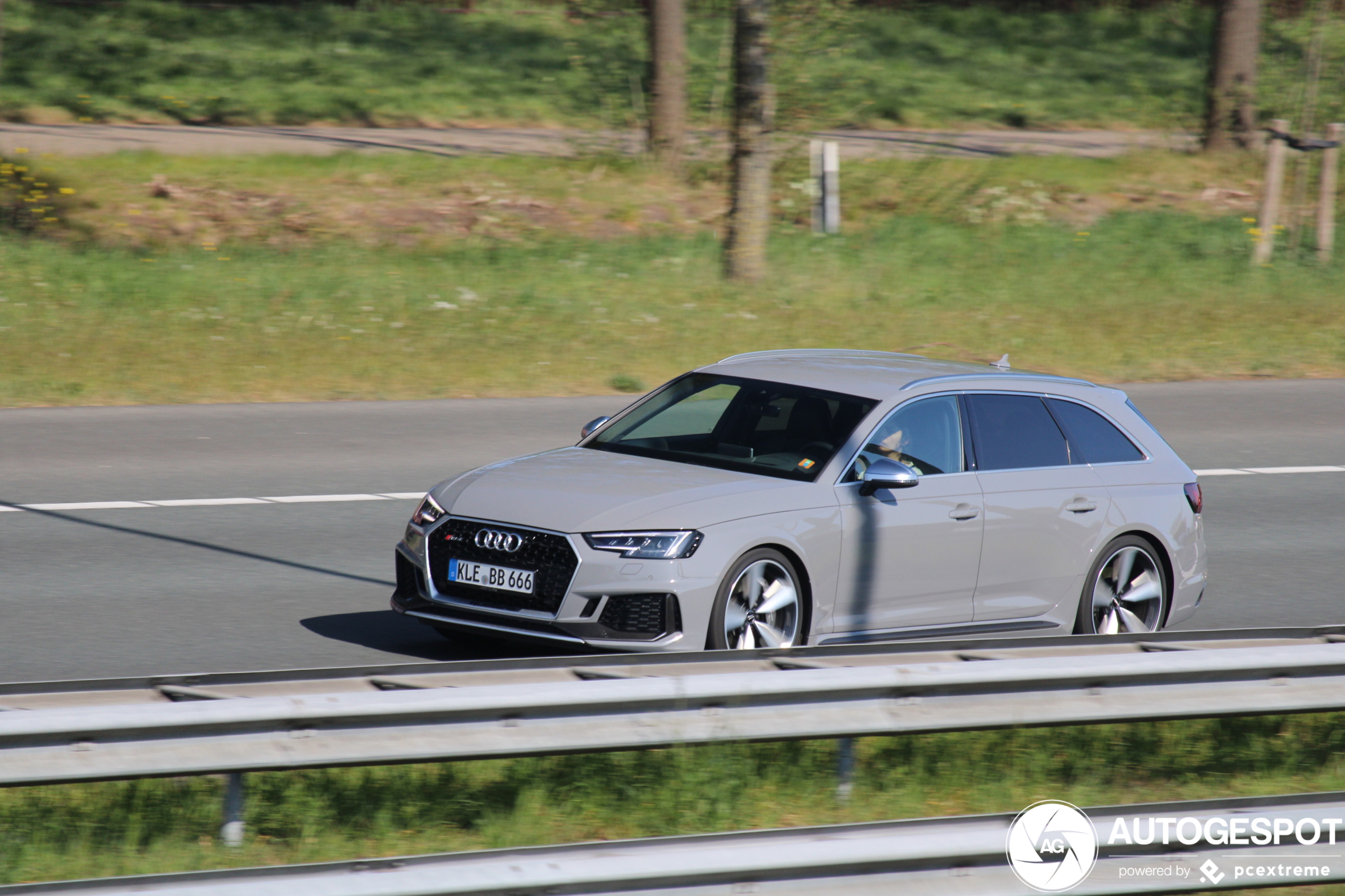 Audi RS4 Avant B9