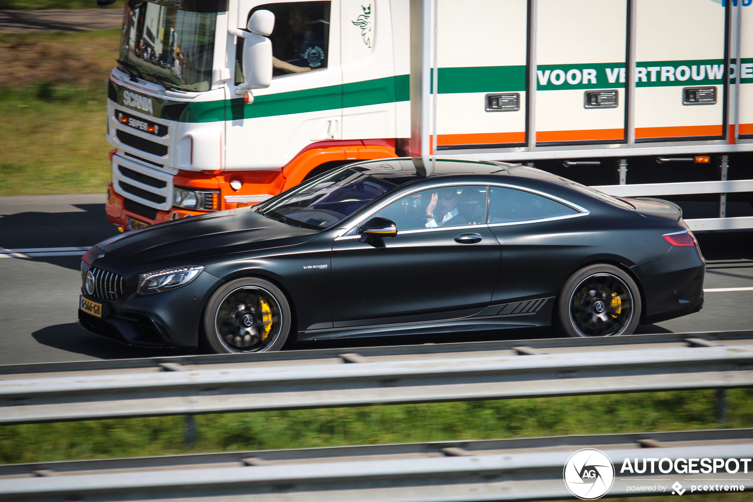 Mercedes-AMG S 63 Coupé C217 2018 Yellow Night Edition