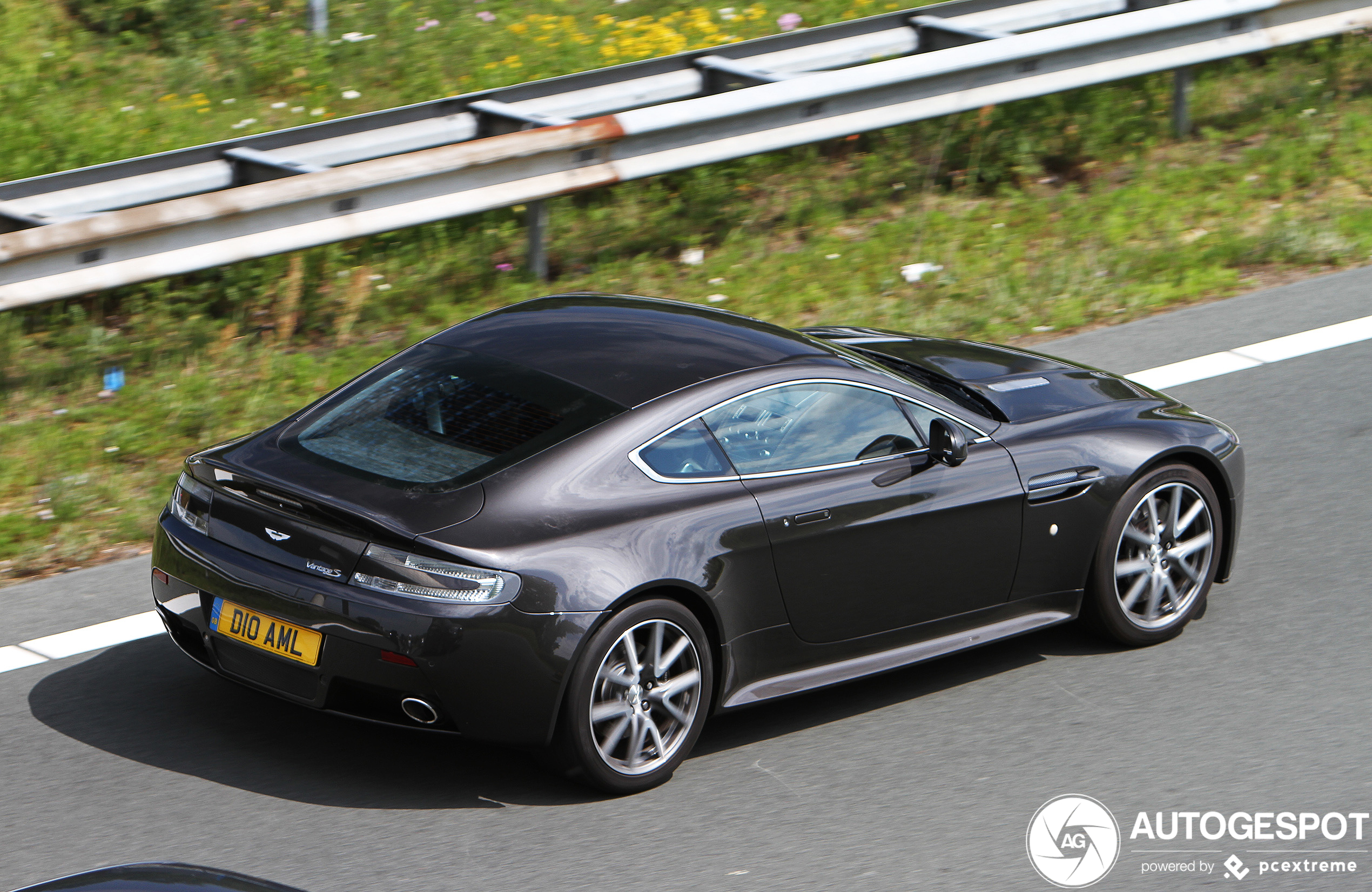 Aston Martin V8 Vantage S