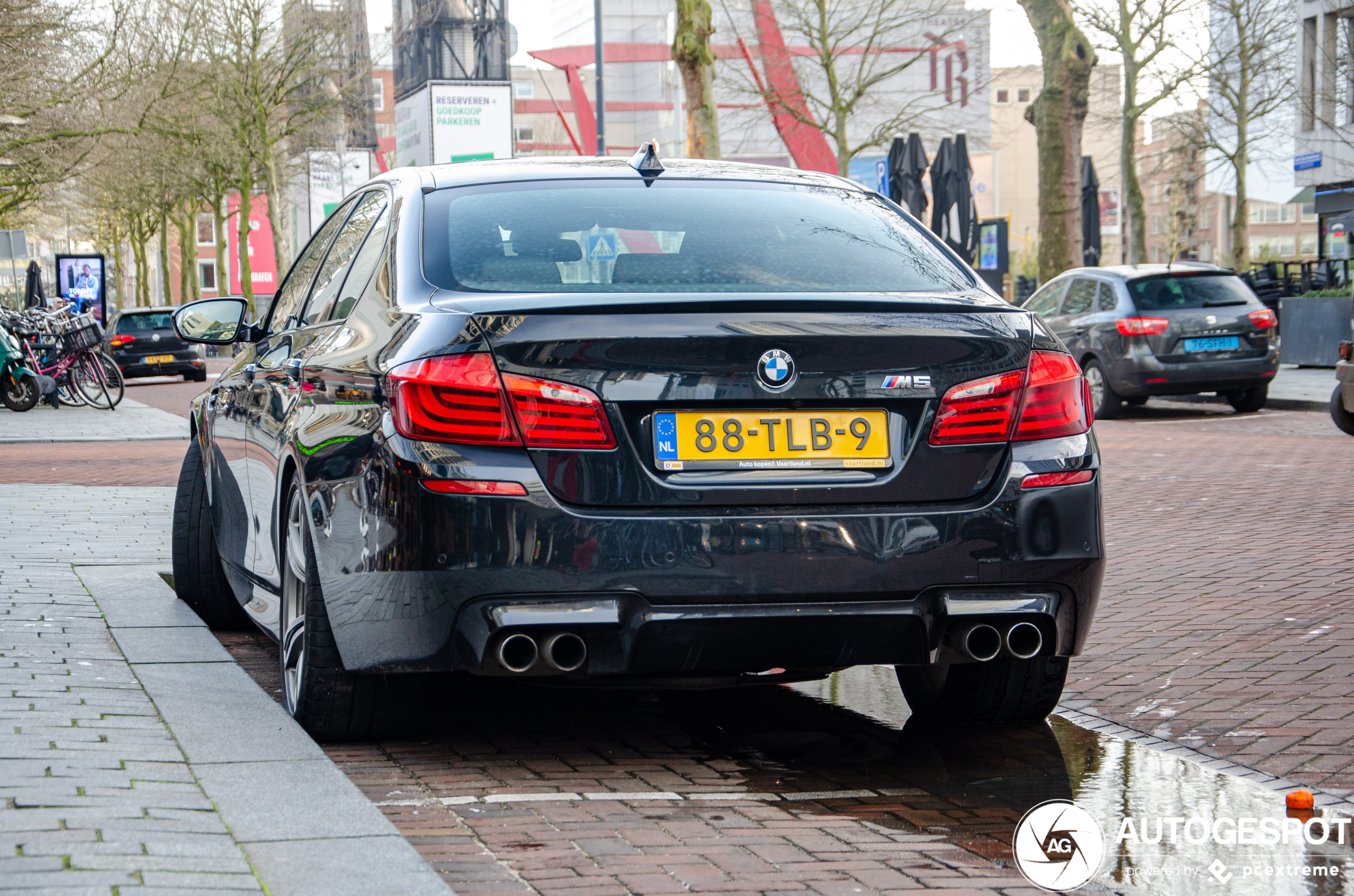 BMW M5 F10 2011