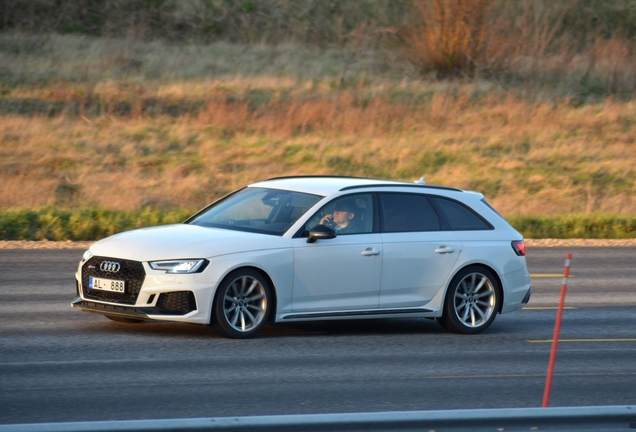 Audi RS4 Avant B9