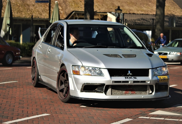 Mitsubishi Lancer Evolution VIII MR FQ-300