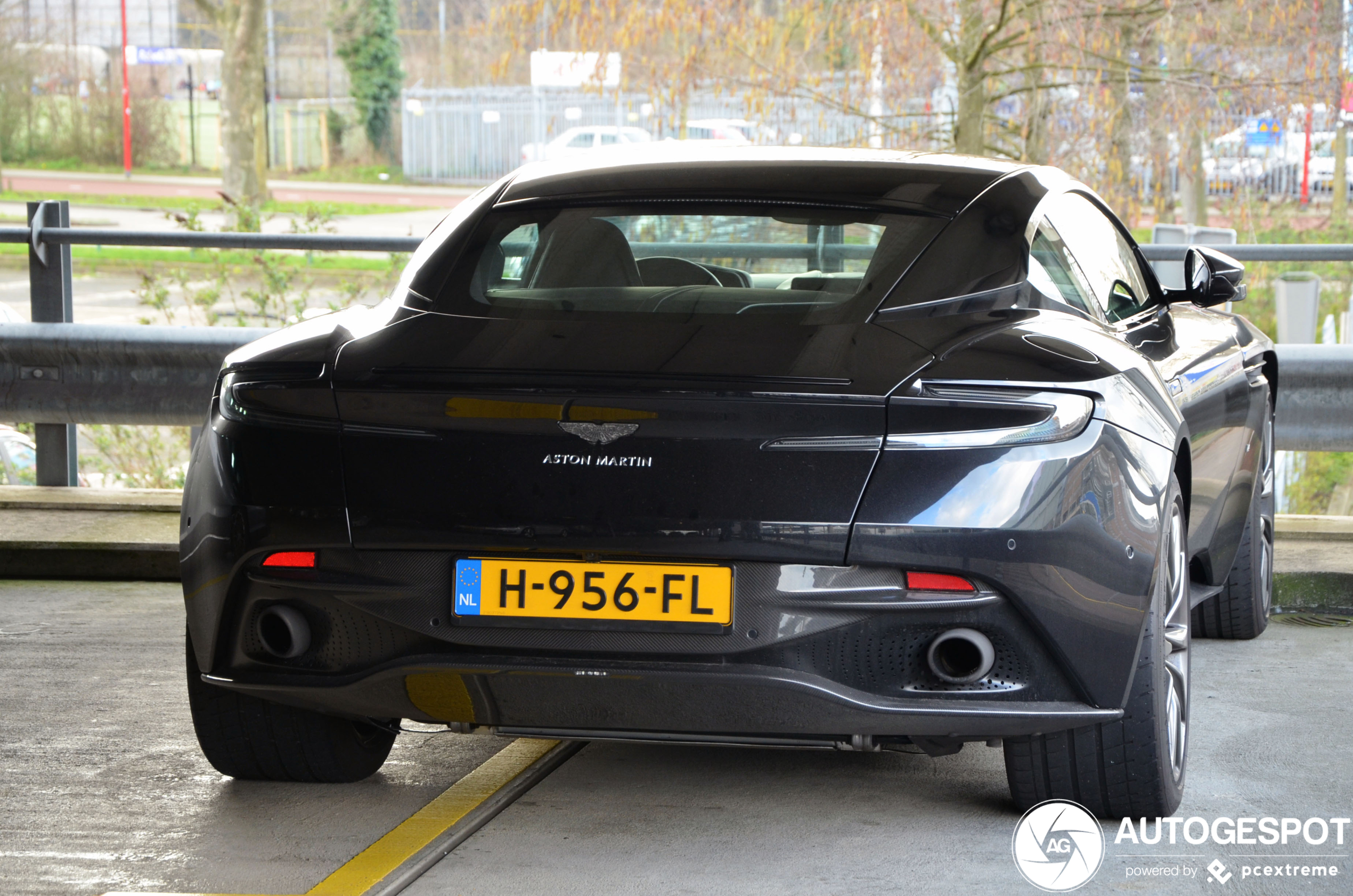 Aston Martin DB11