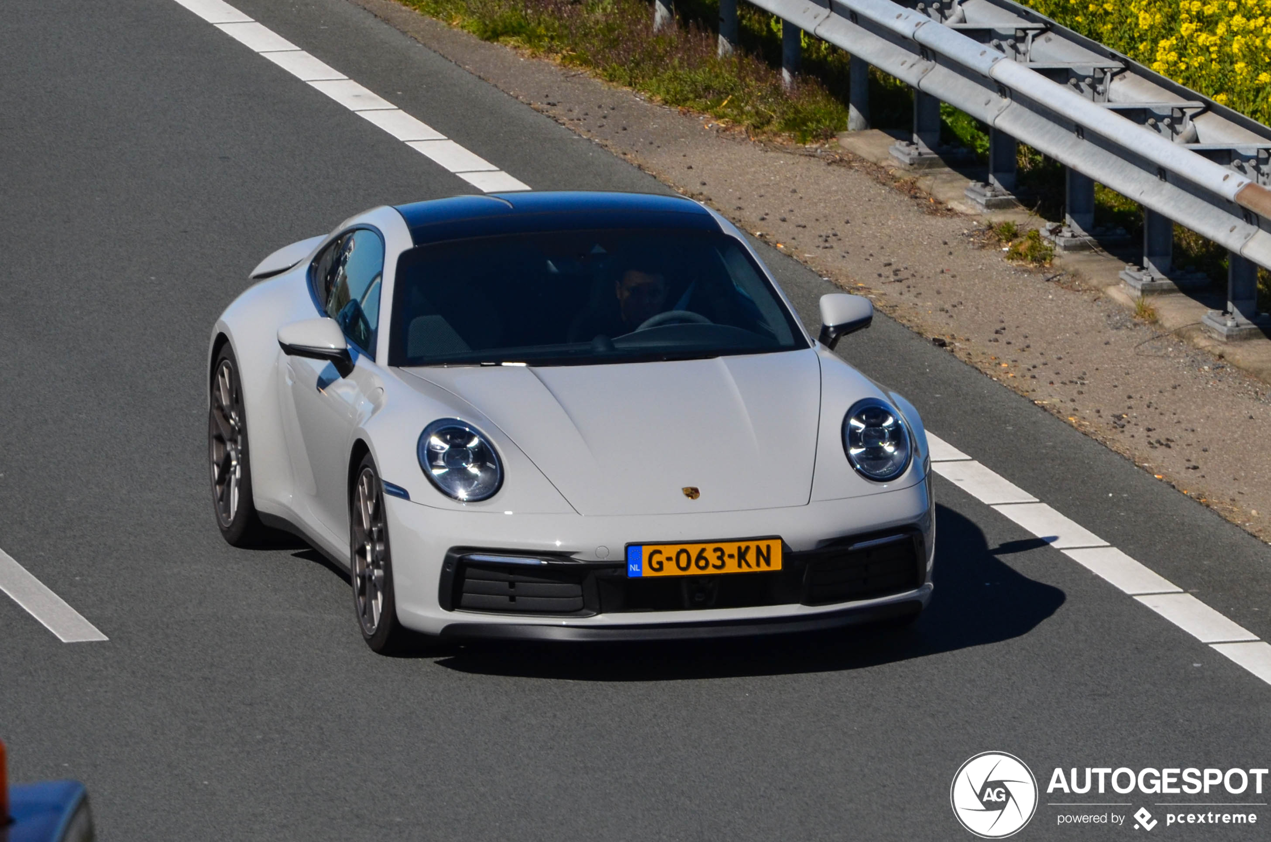 Porsche 992 Carrera 4S