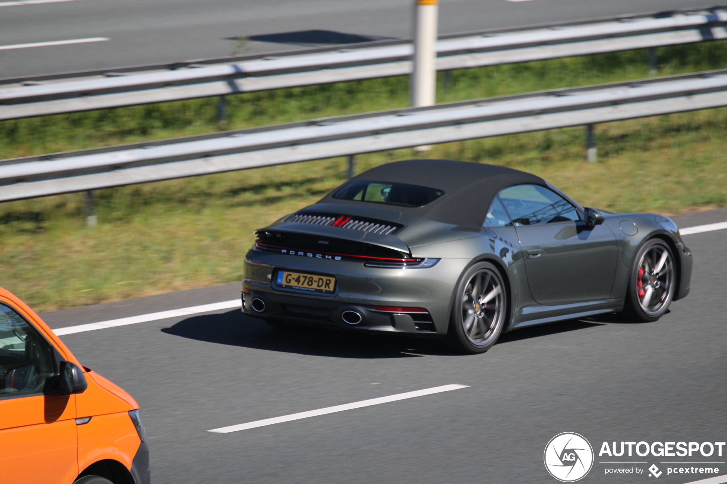 Porsche 992 Carrera 4S Cabriolet