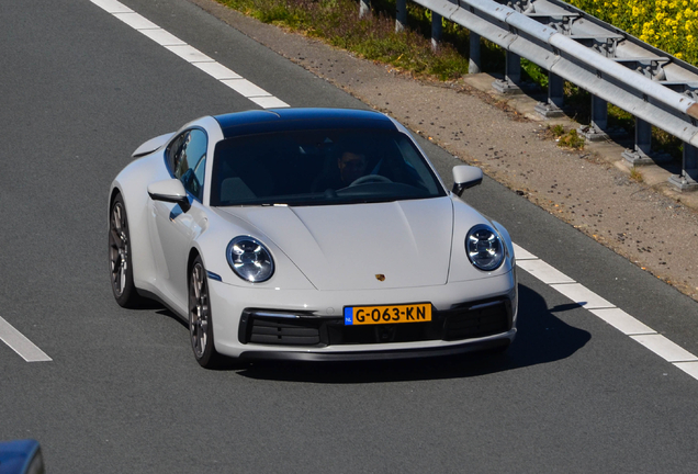 Porsche 992 Carrera 4S