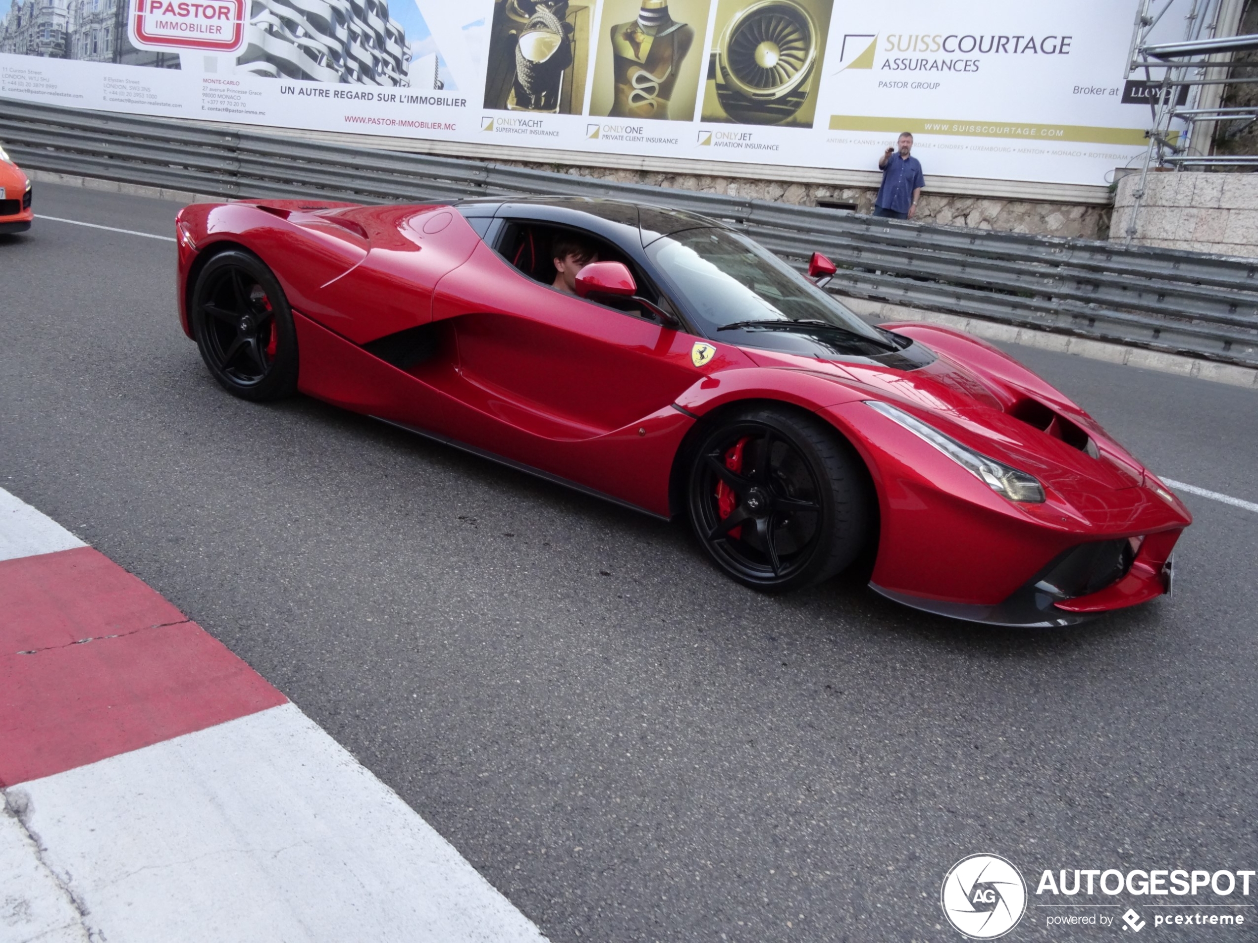 Gespot: Ferrari LaFerrari in Monaco omsingeld door spotters