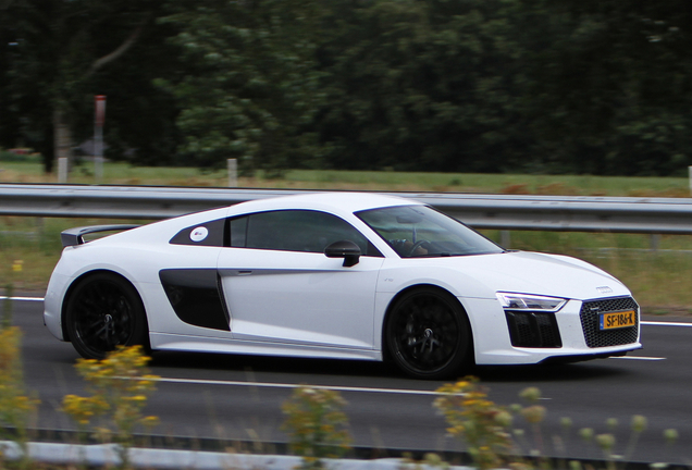 Audi R8 V10 Plus 2015