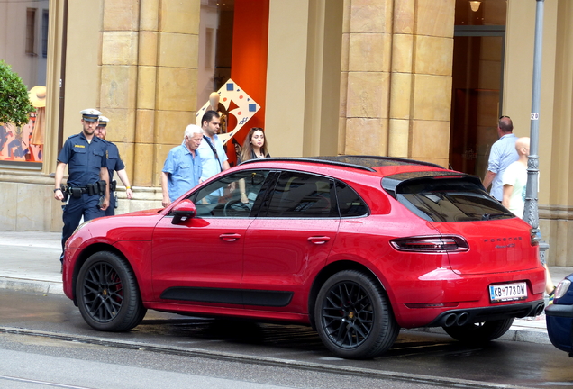 Porsche 95B Macan GTS