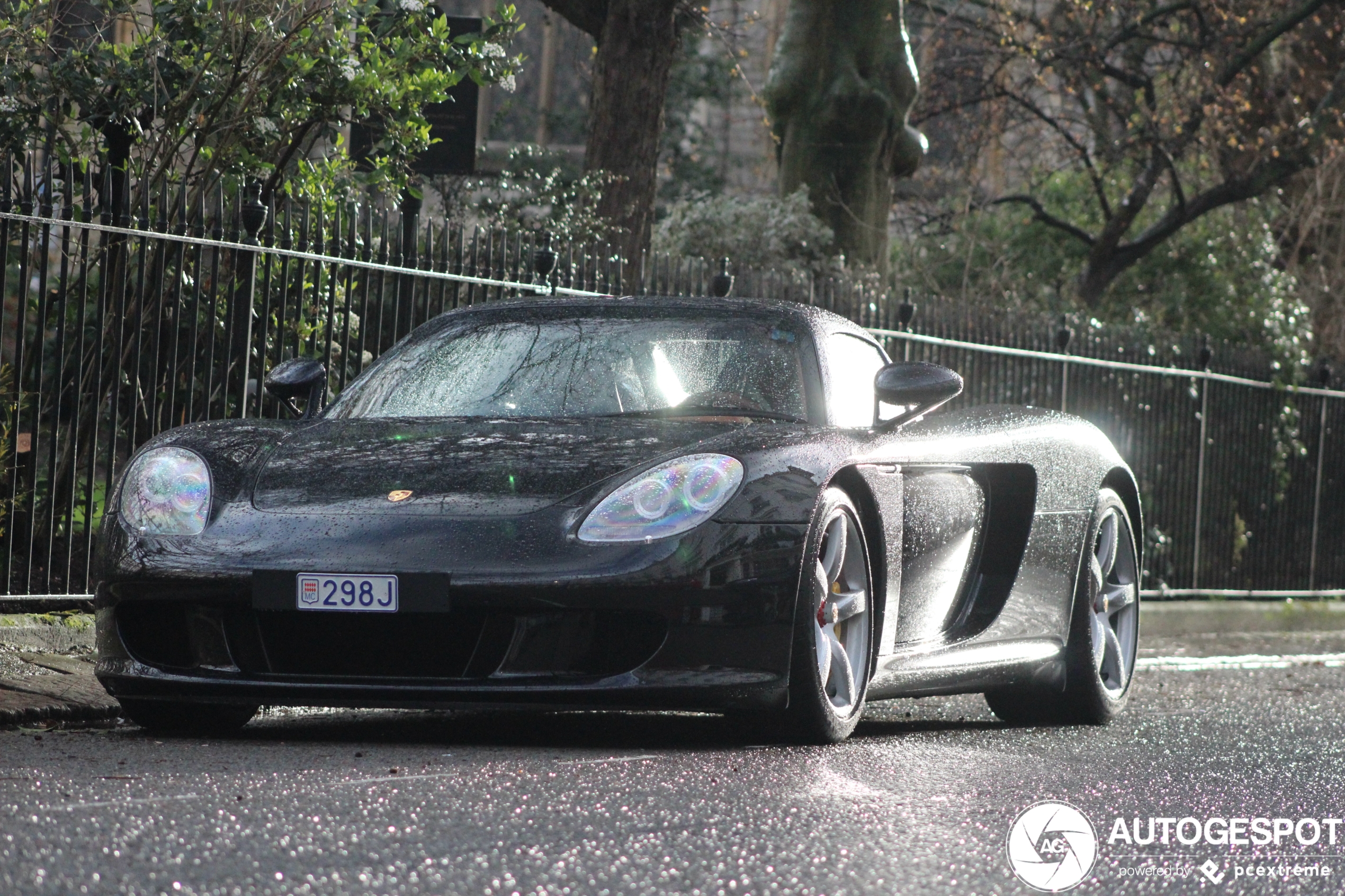 Porsche Carrera GT enjoys some typical British Weather