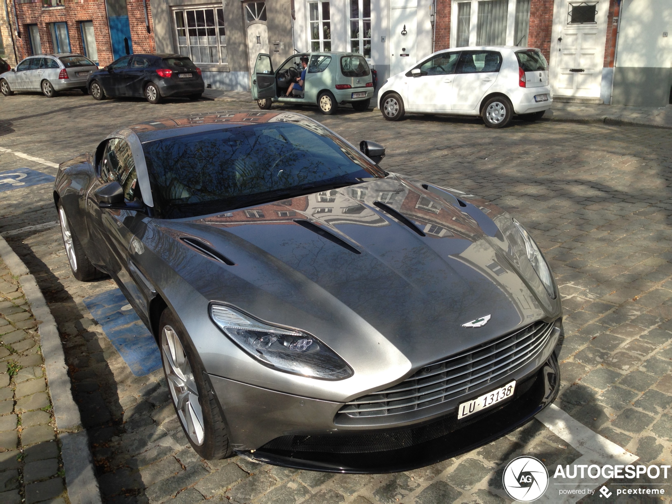 Aston Martin DB11