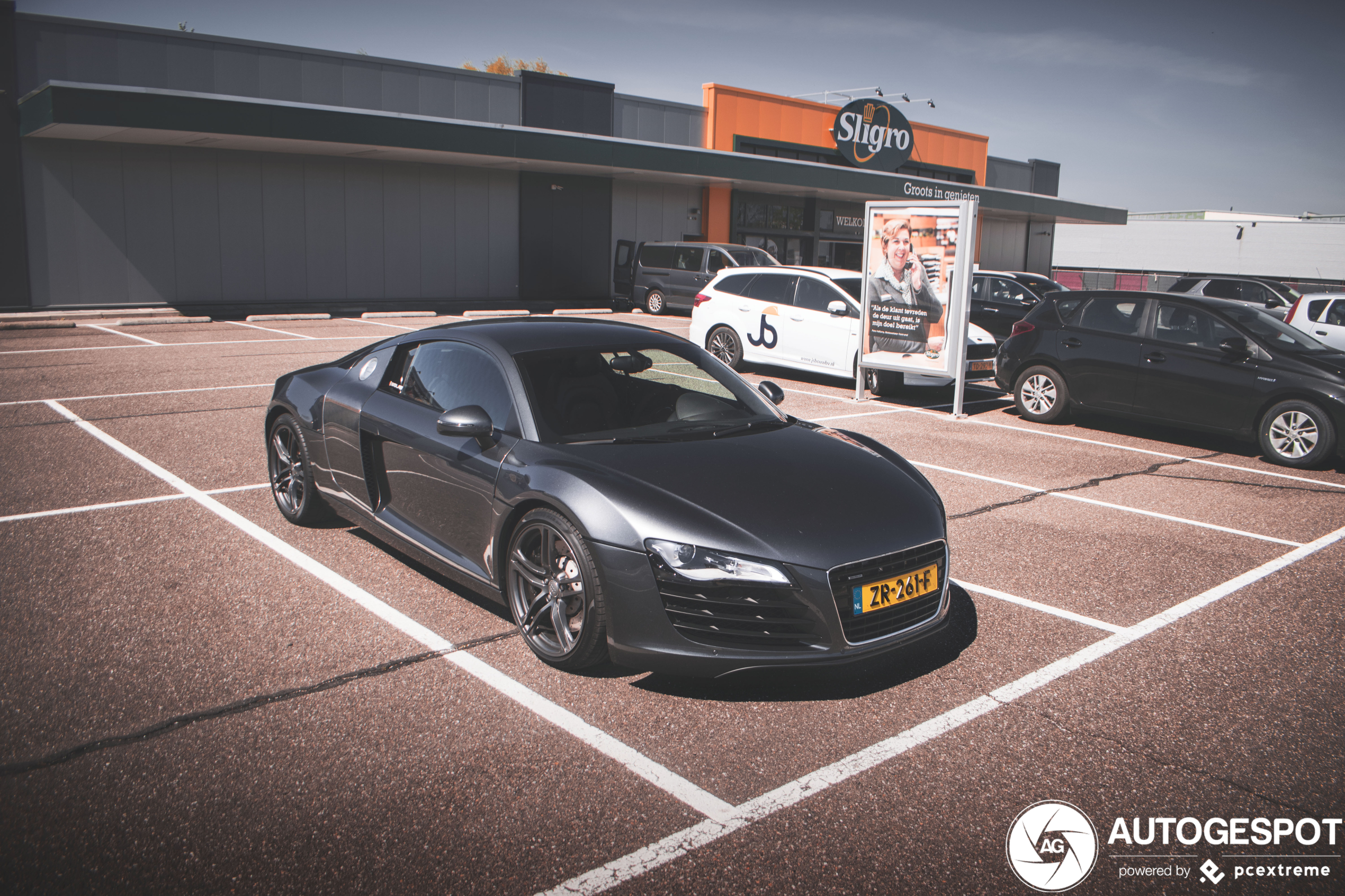 Audi R8