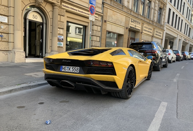 Lamborghini Aventador S LP740-4