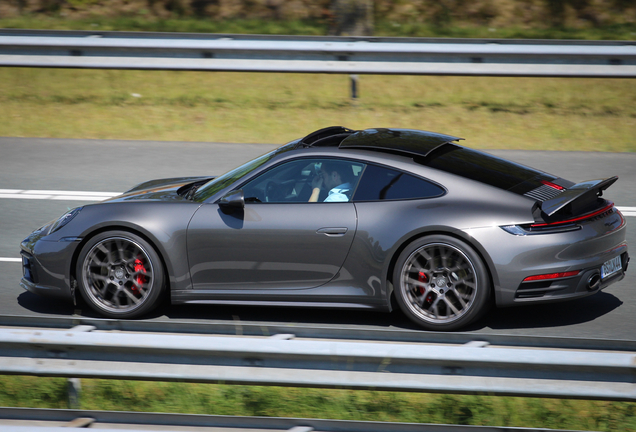 Porsche 992 Carrera 4S