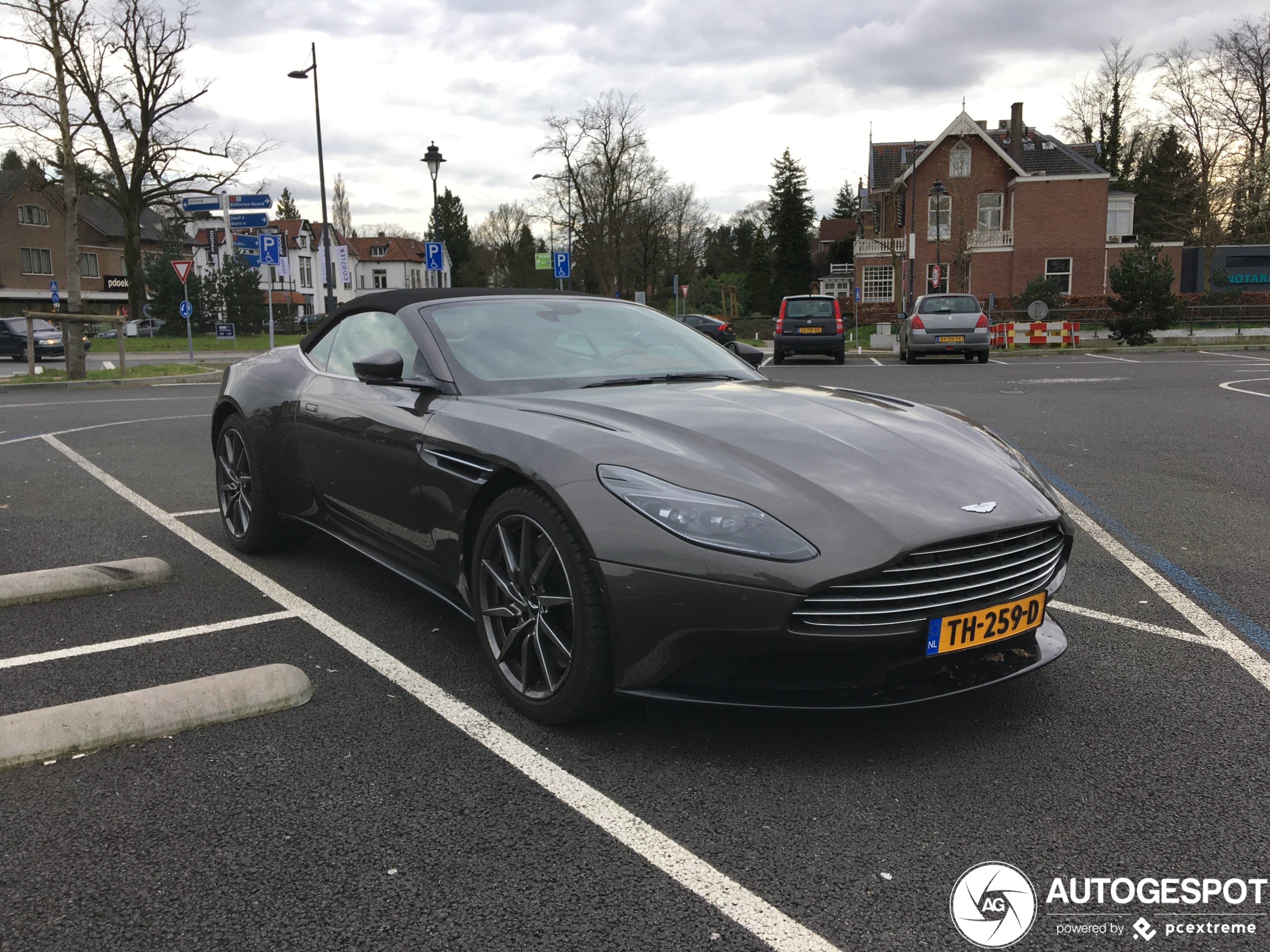 Aston Martin DB11 V8 Volante