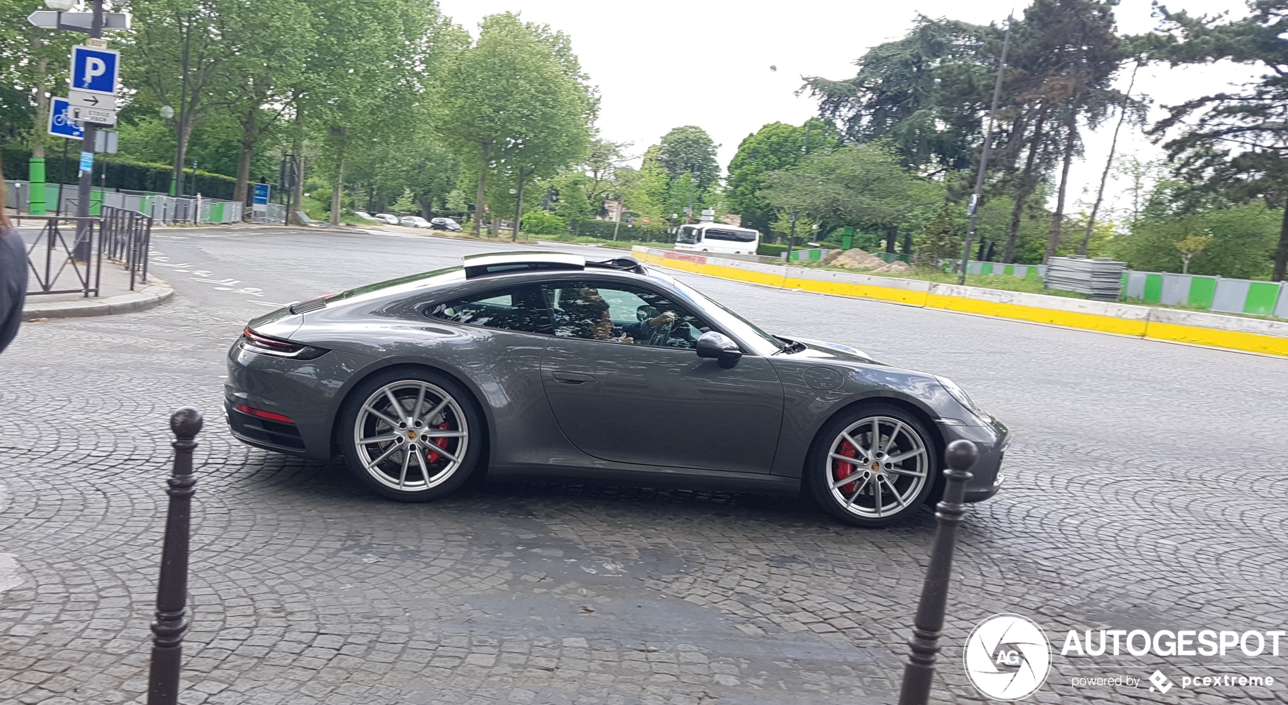 Porsche 992 Carrera 4S