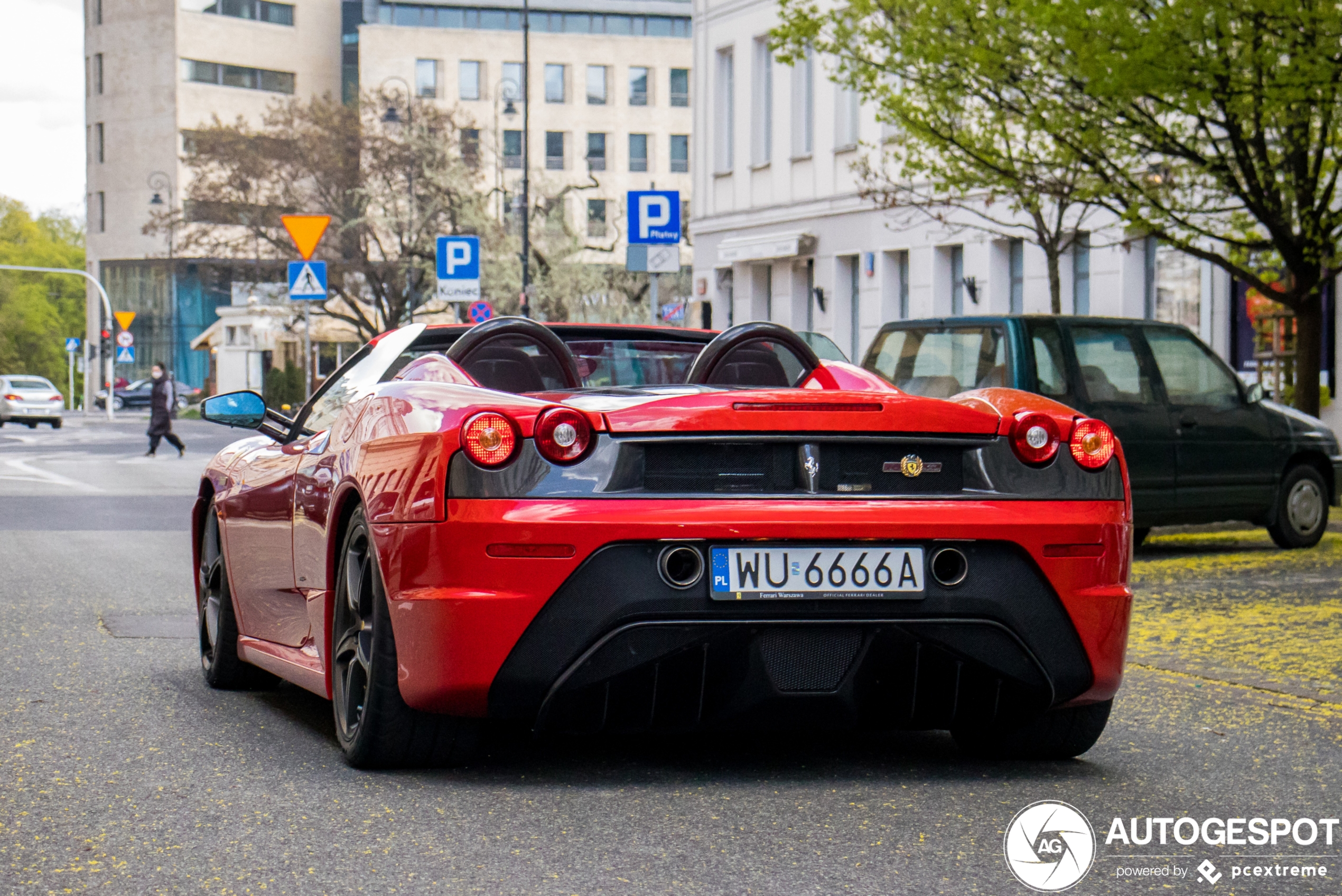 Ferrari Scuderia Spider 16M