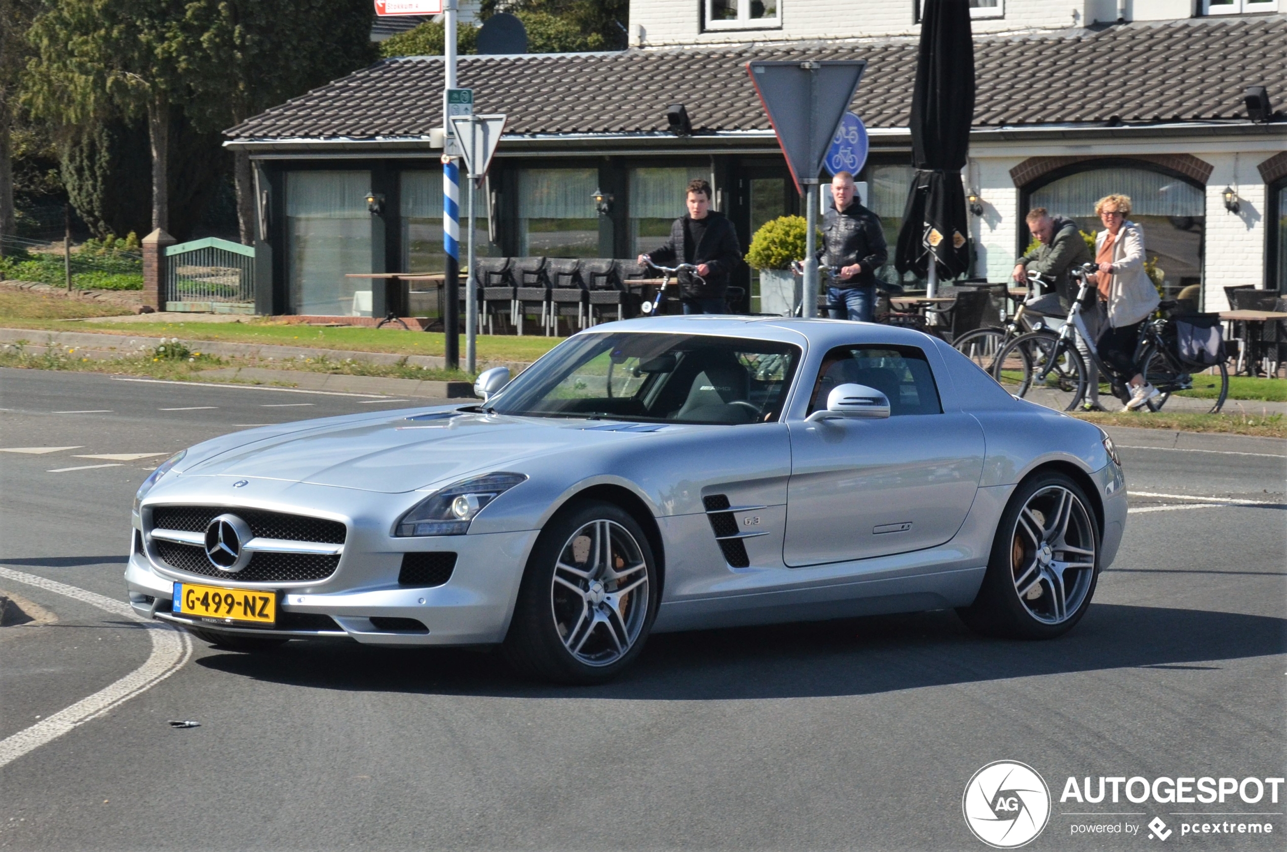 Mercedes-Benz SLS AMG