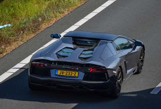 Lamborghini Aventador LP700-4 Roadster