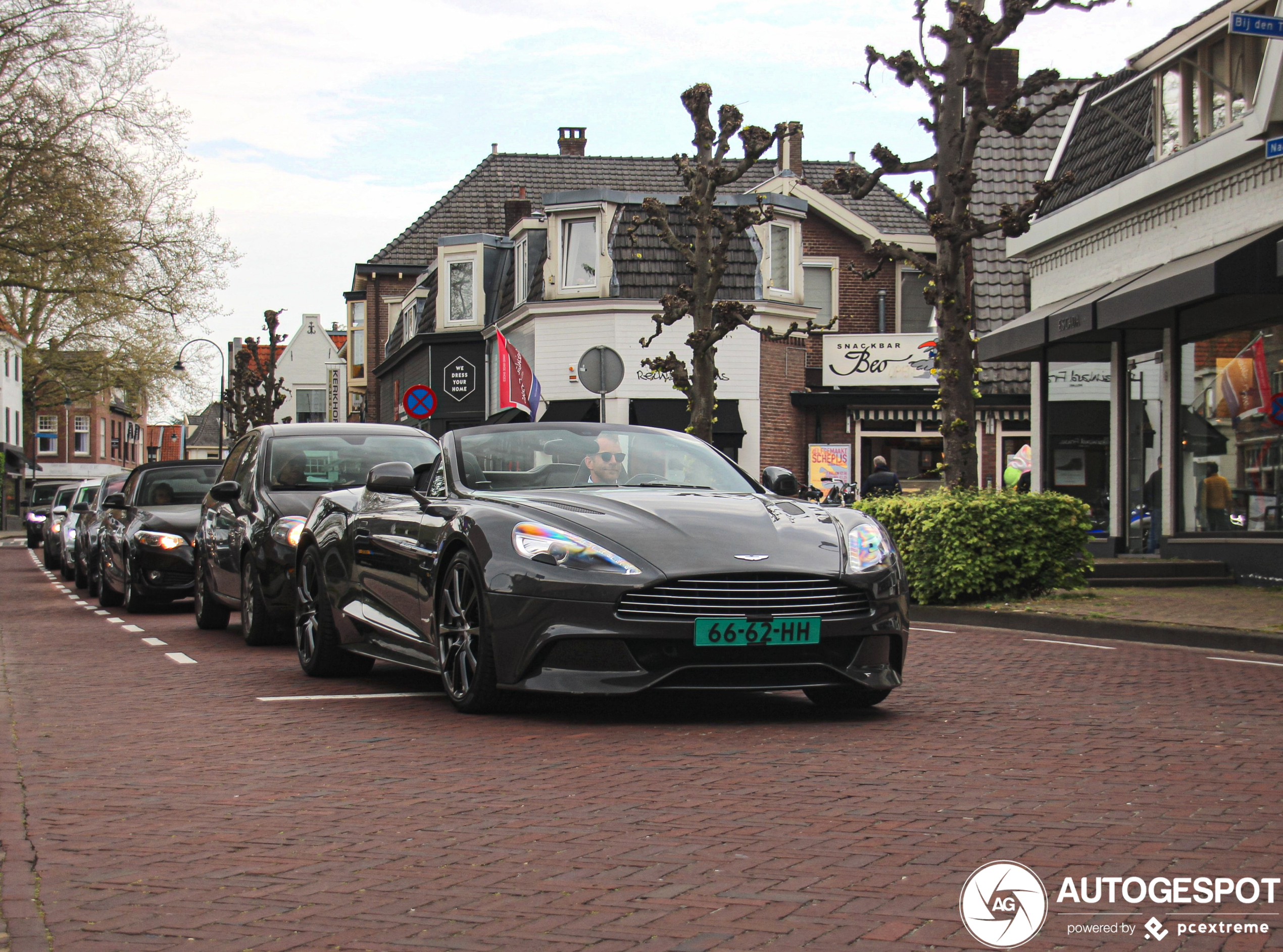 Aston Martin Vanquish Volante